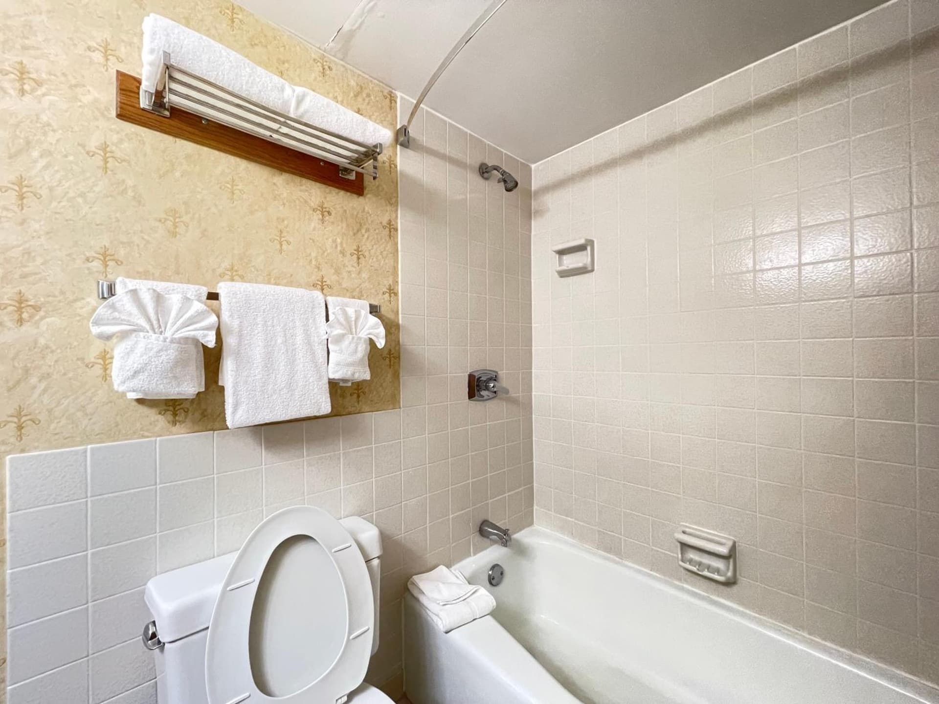 Chateau Hotel and Conference Center gallery photo in Bloomington, IL — image 94
