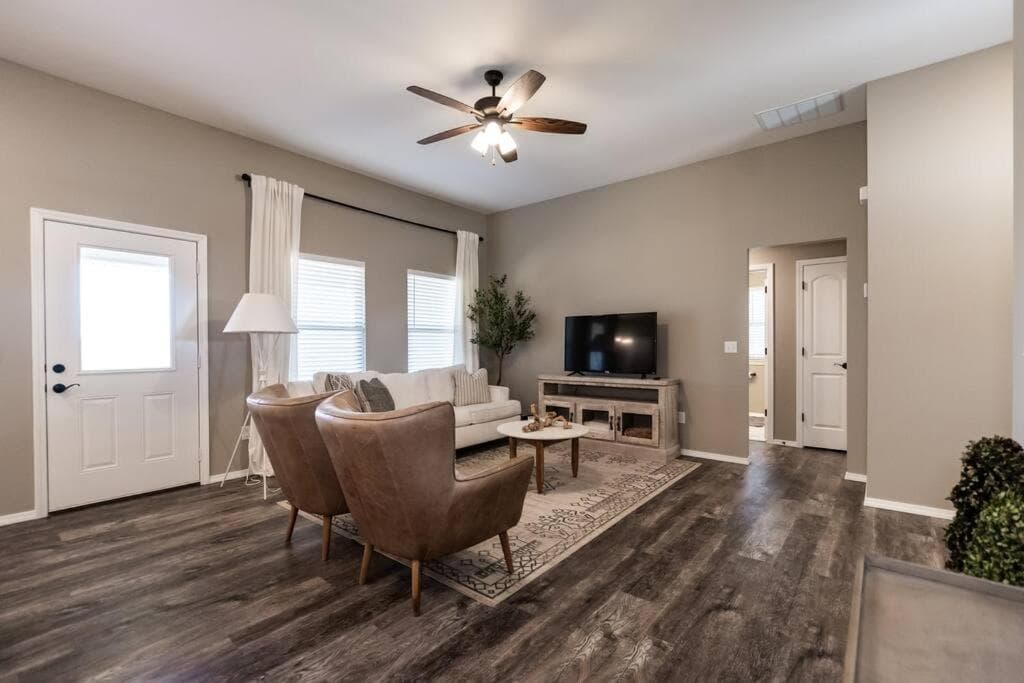 NEW! Beautiful and Spacious Home property views in Ozark, MO — gallery photo 3