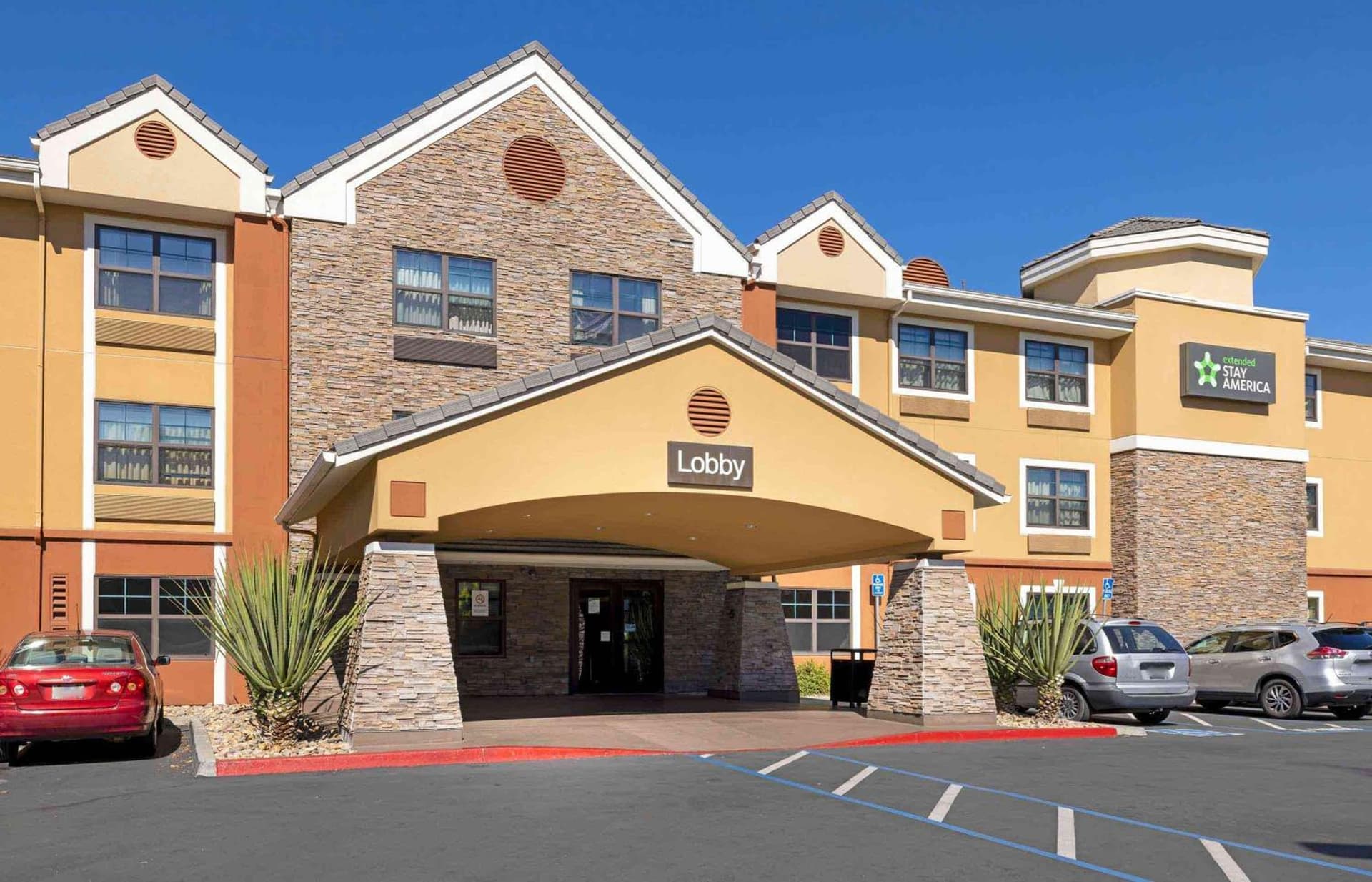 Extended Stay America Suites - San Diego - Carlsbad Village by the Sea interior in Carlsbad, CA — gallery photo 2