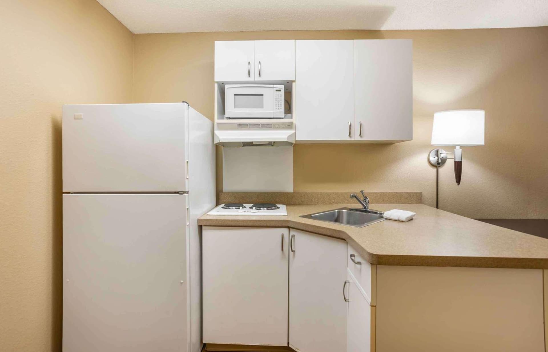 Extended Stay America Select Suites - Columbia - Stadium Blvd interior in Columbia, MO — gallery photo 2