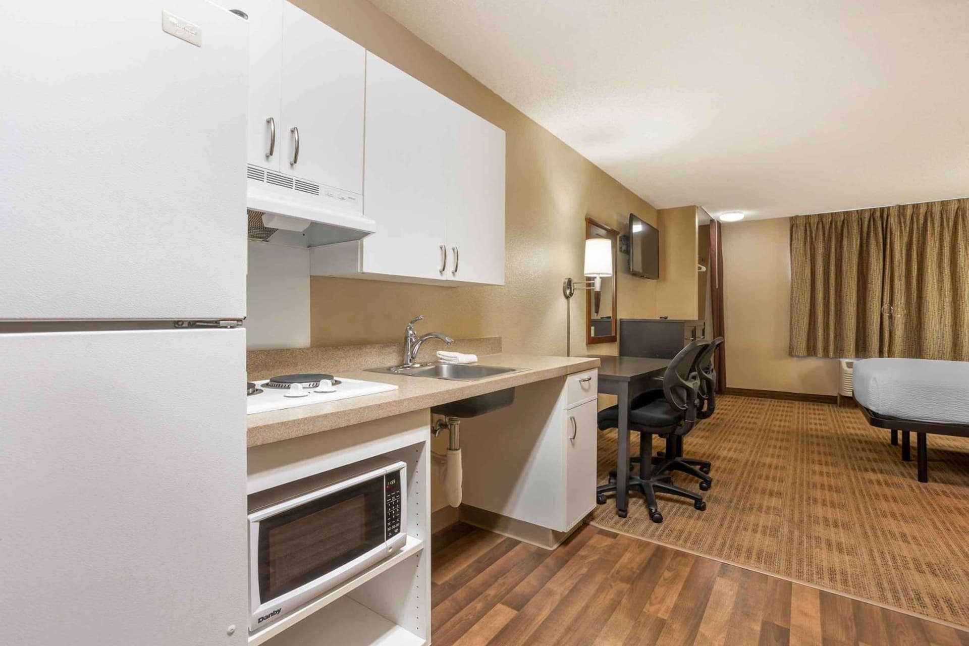 Extended Stay America Select Suites - Columbia - Stadium Blvd gallery photo in Columbia, MO — image 12