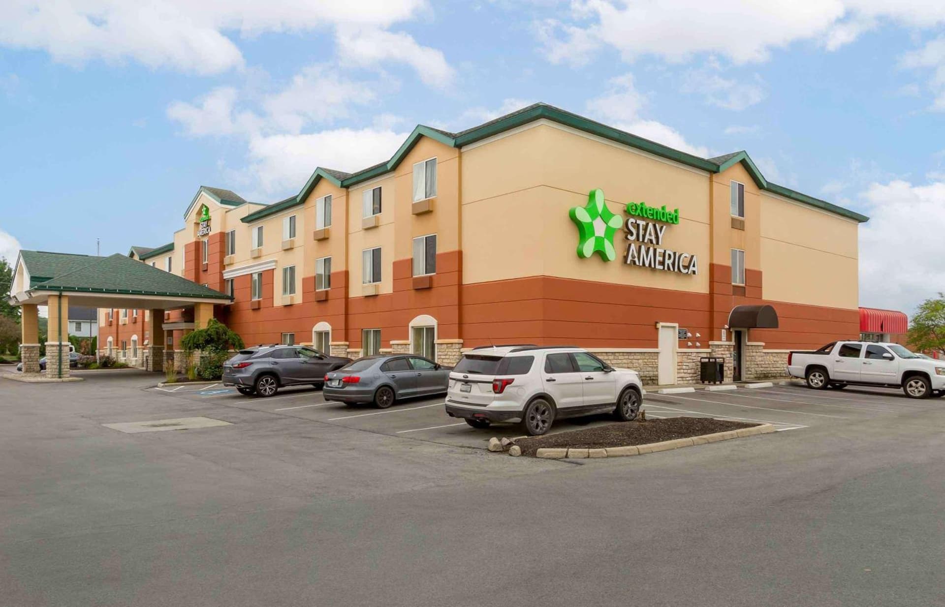 Studio 6 Extended Stay Findlay Tiffin Avenue OH featured exterior or lobby in Findlay, OH — similar hotel