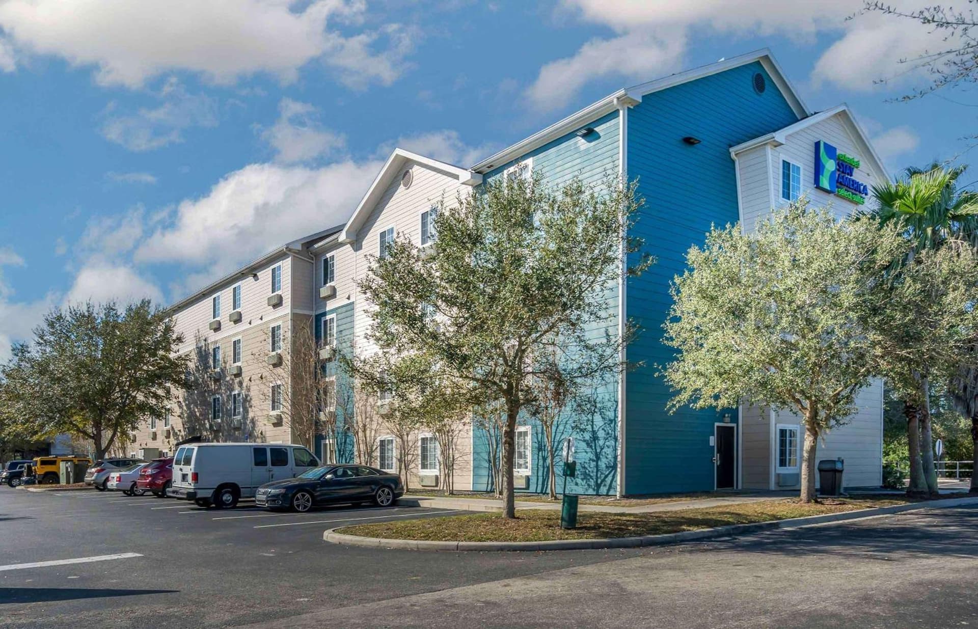 Extended Stay America Select Suites - Orlando - South featured exterior or lobby in Orlando, FL — similar hotel