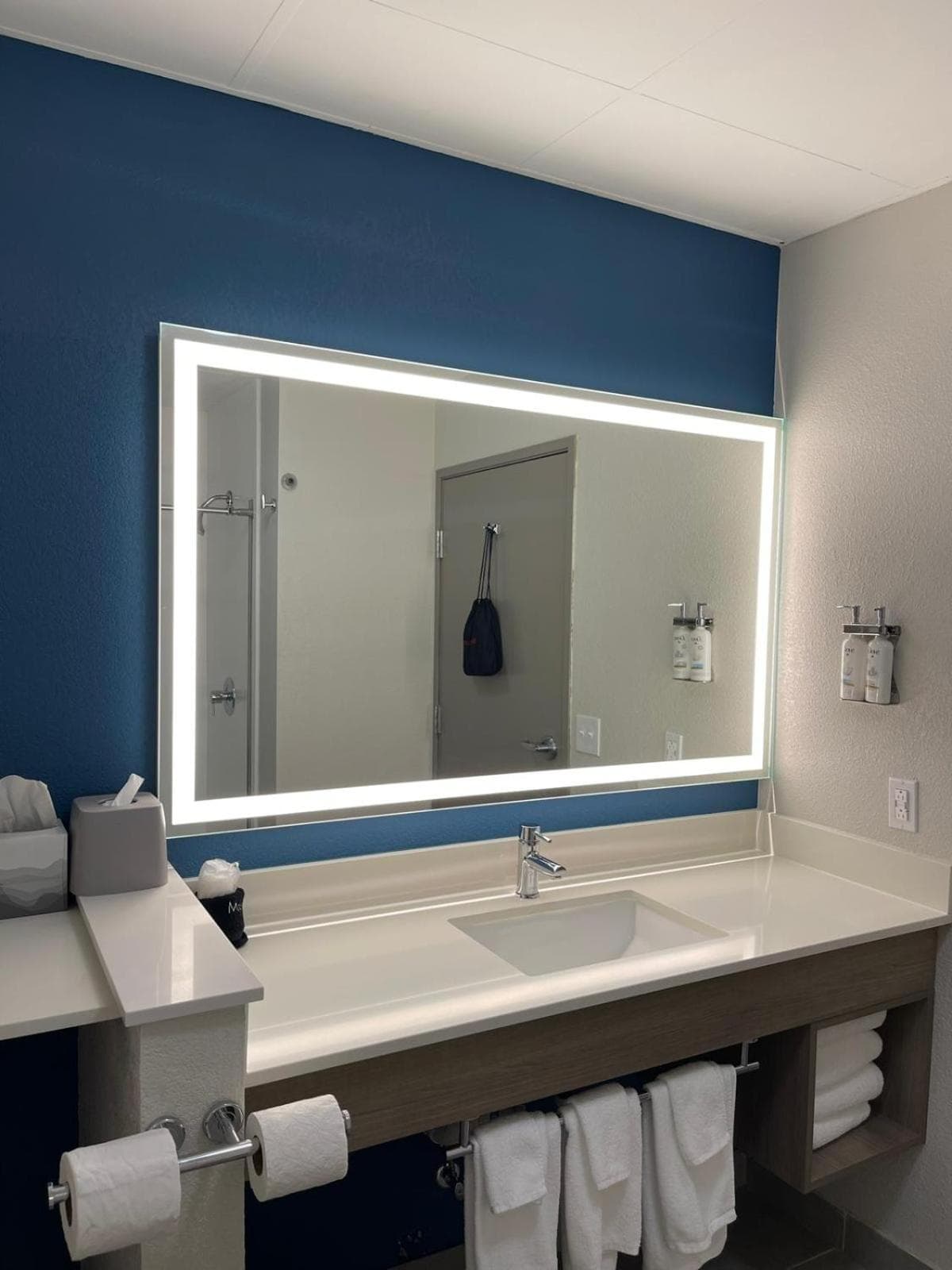 Holiday Inn Express & Suites Hiawassee by IHG interior in Hiawassee, GA — gallery photo 2