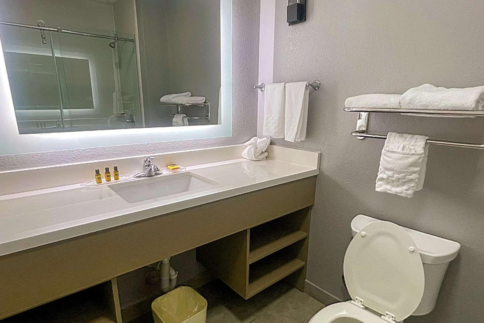 Comfort Suites Seabrook - La Porte - Kemah gallery photo in Seabrook, TX — image 14