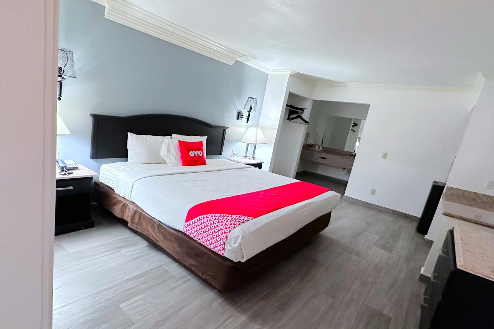 Three Rivers Executive Inn & Suites By OYO interior in Three Rivers, TX — gallery photo 2