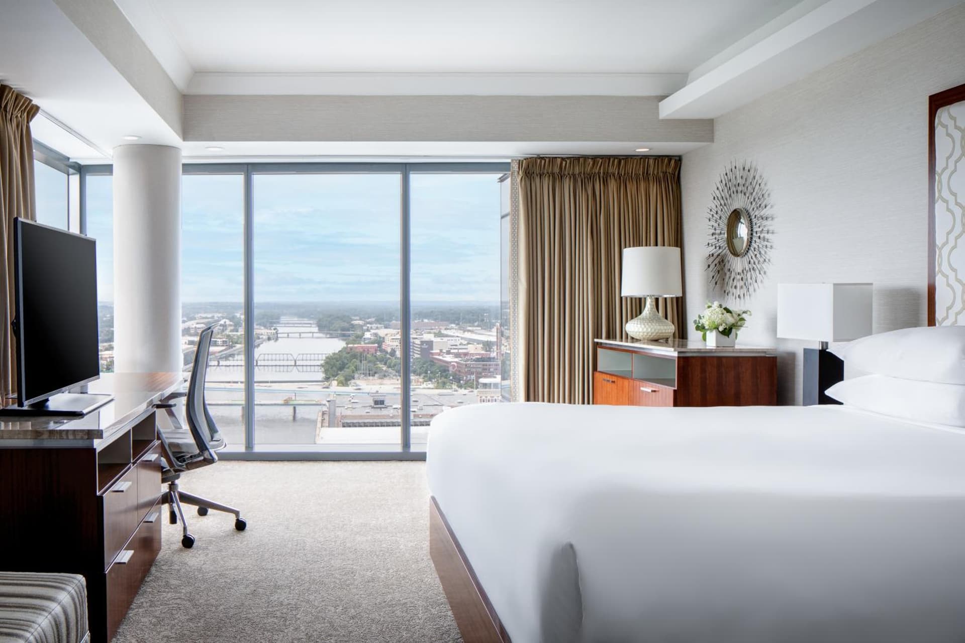 Amway Grand Plaza Hotel, Curio Collection by Hilton gallery photo in Grand Rapids, MI — image 113