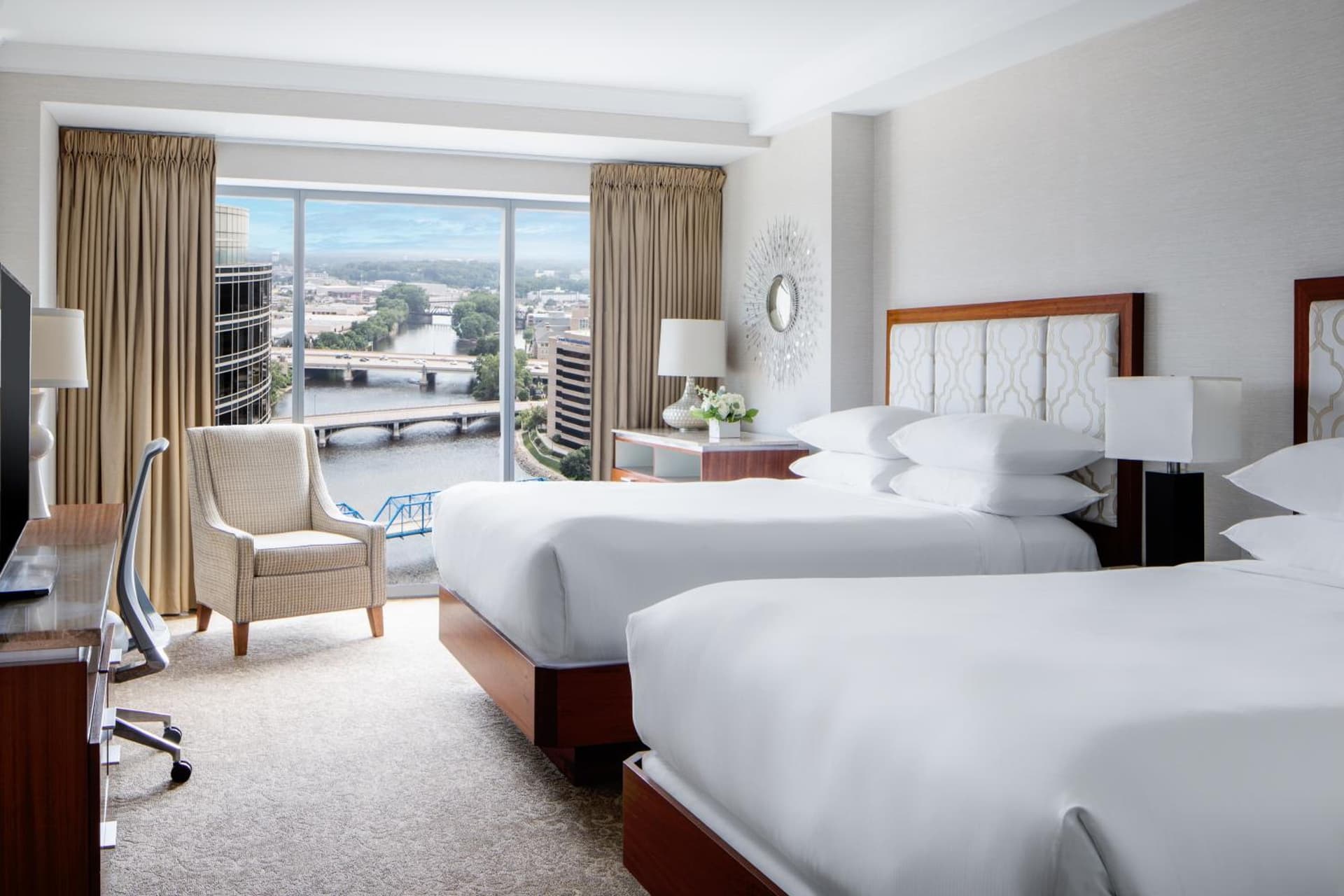 Amway Grand Plaza Hotel, Curio Collection by Hilton gallery photo in Grand Rapids, MI — image 111