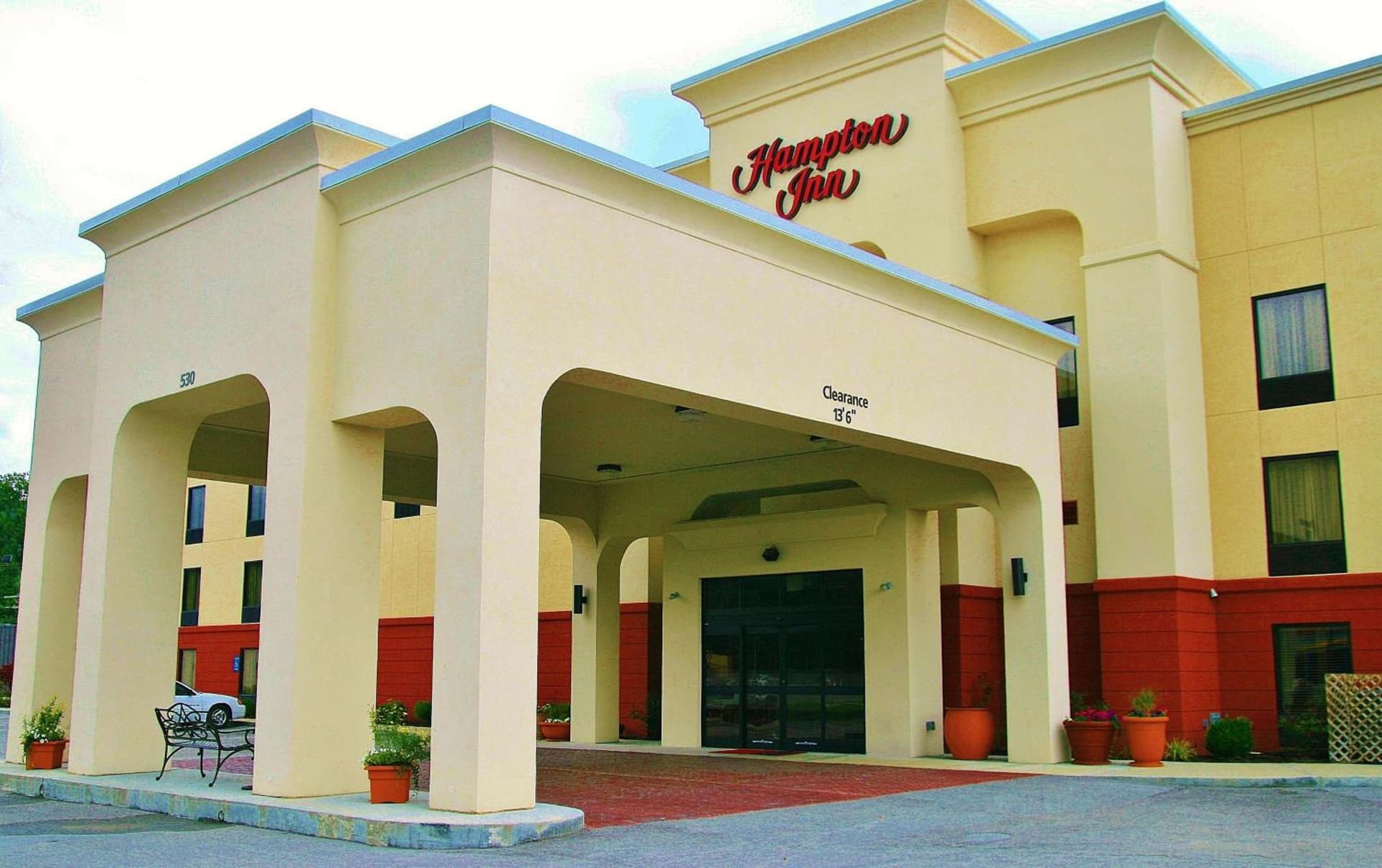 Hampton Inn Williamsburg interior in Williamsburg, KY — gallery photo 2