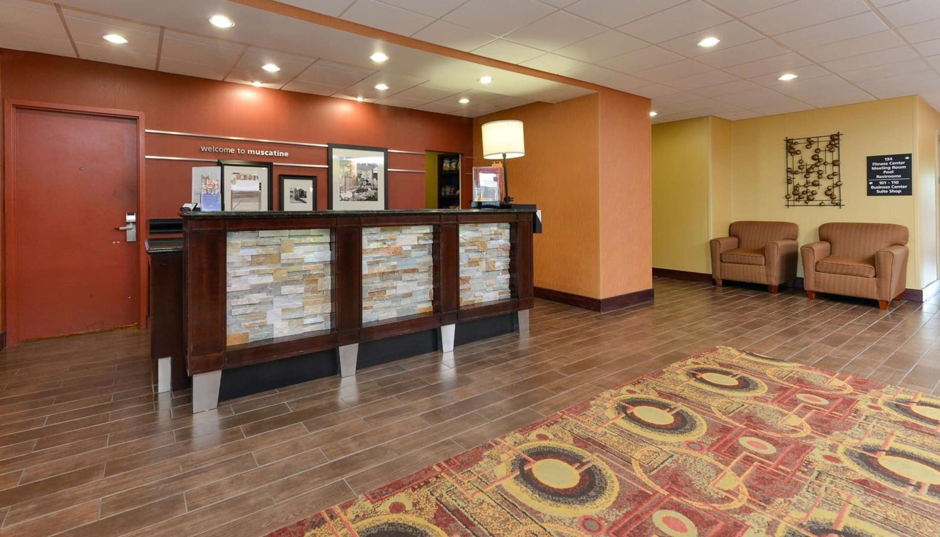 Hampton Inn Muscatine interior in Muscatine, IA — gallery photo 2