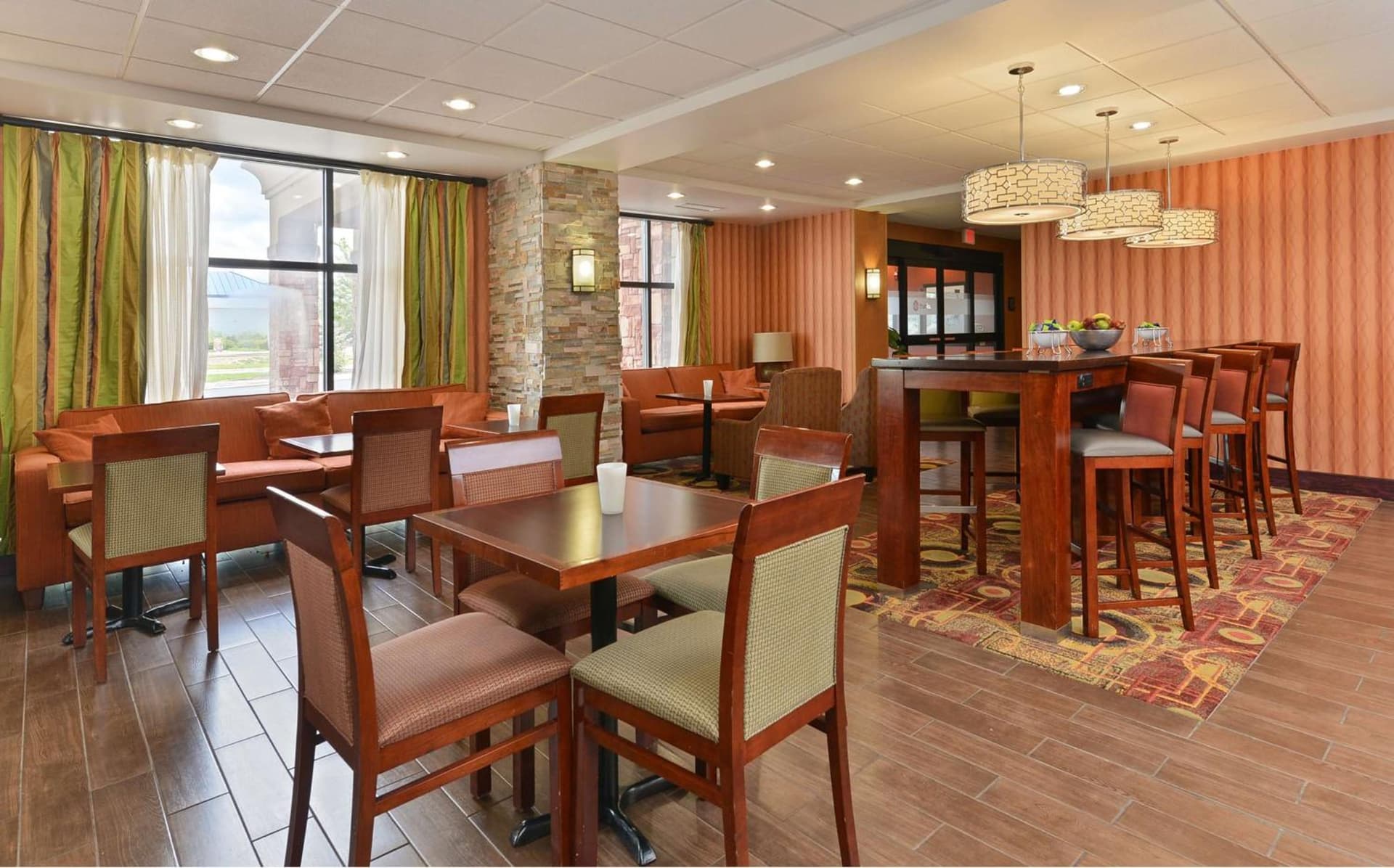 Hampton Inn Muscatine property views in Muscatine, IA — gallery photo 3