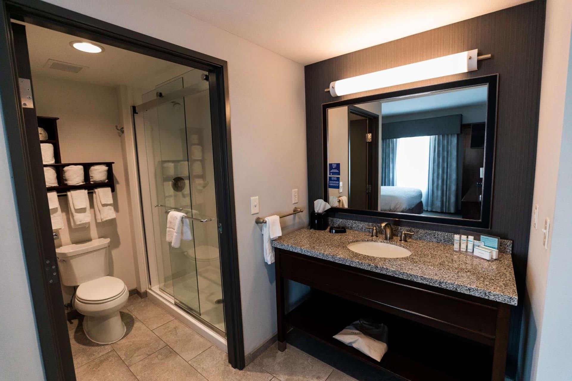 Hampton Inn & Suites Mishawaka/South Bend at Heritage Square gallery photo in South Bend, IN — image 18