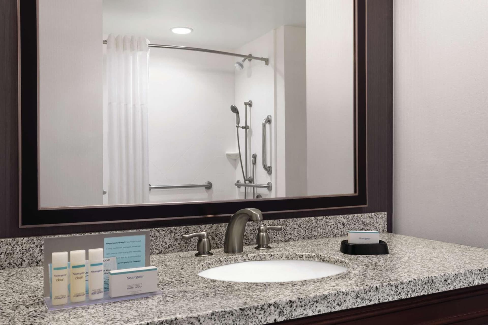 Hampton Inn & Suites Mishawaka/South Bend at Heritage Square gallery photo in South Bend, IN — image 21