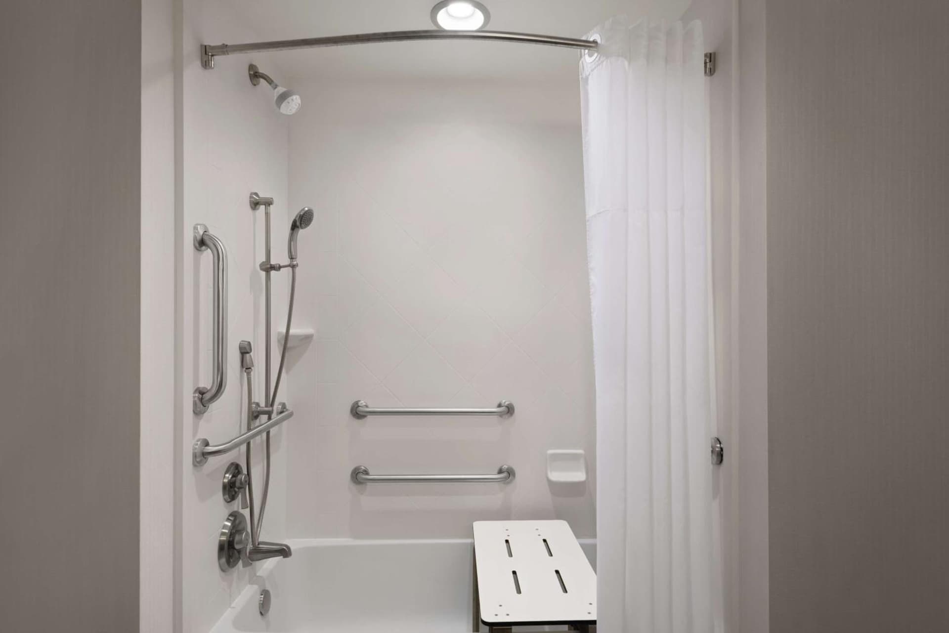 Hampton Inn & Suites Mishawaka/South Bend at Heritage Square gallery photo in South Bend, IN — image 19