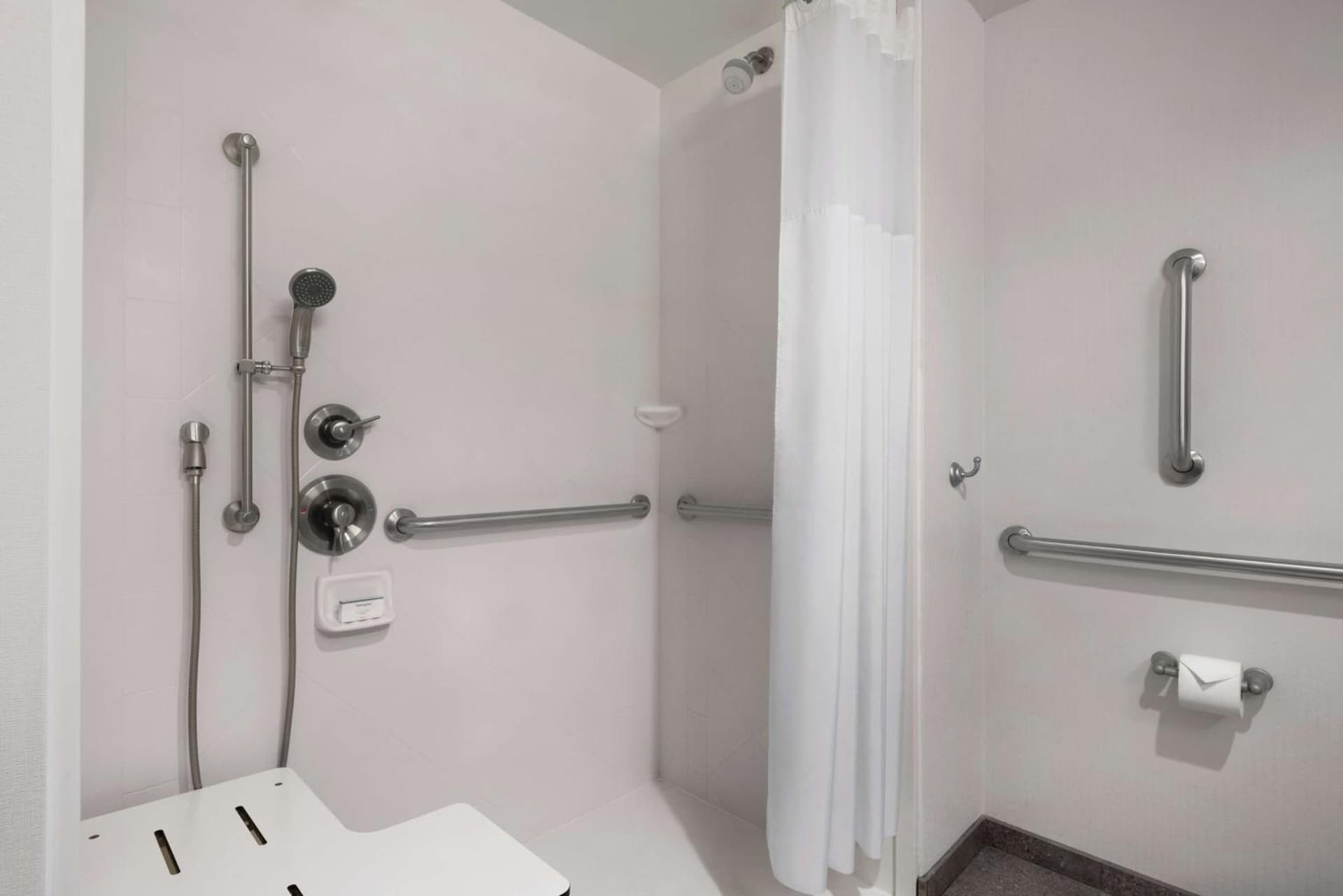 Hampton Inn & Suites Mishawaka/South Bend at Heritage Square gallery photo in South Bend, IN — image 9