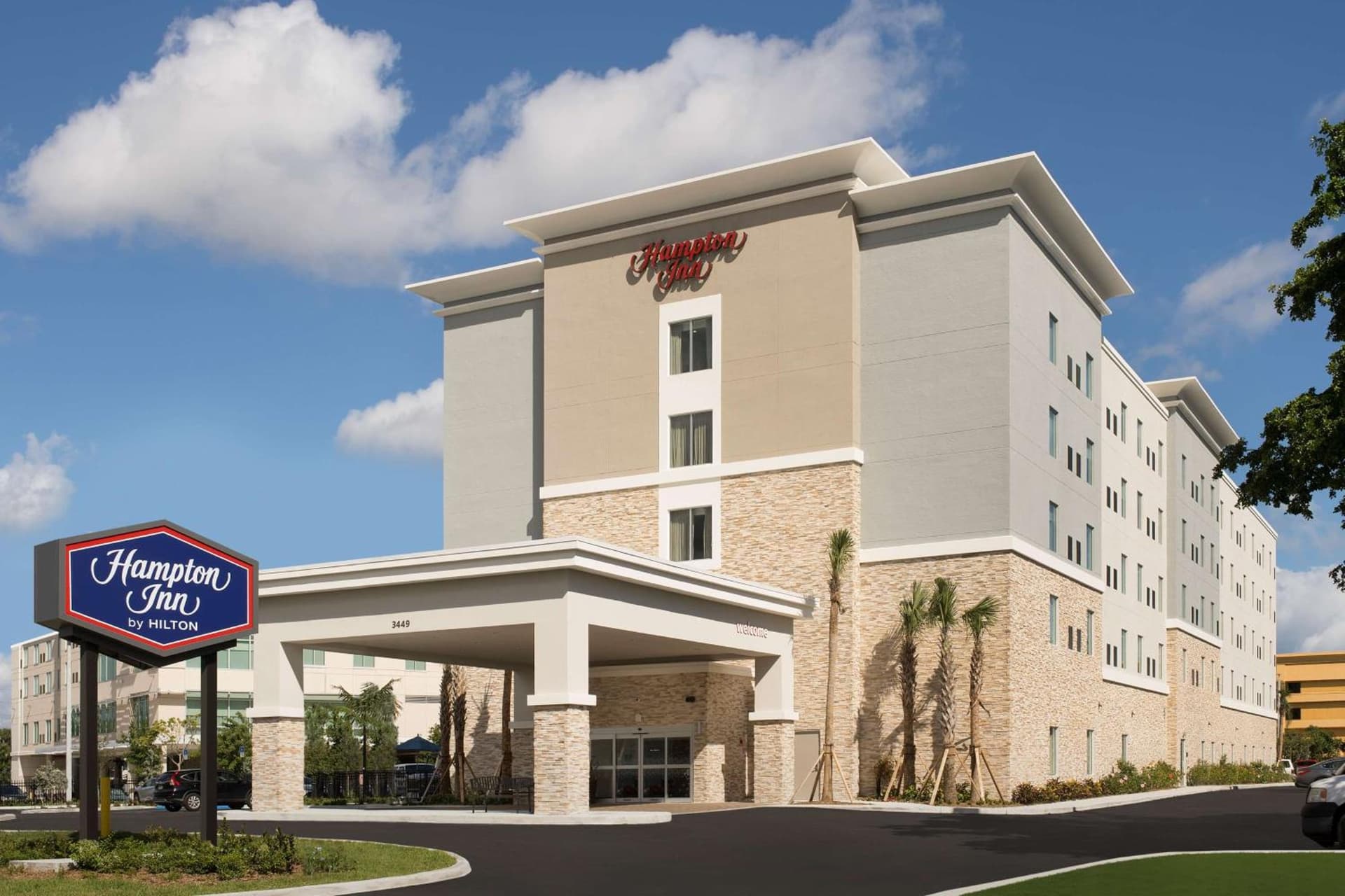 Hampton Inn Miami Airport East interior in Miami, FL — gallery photo 2