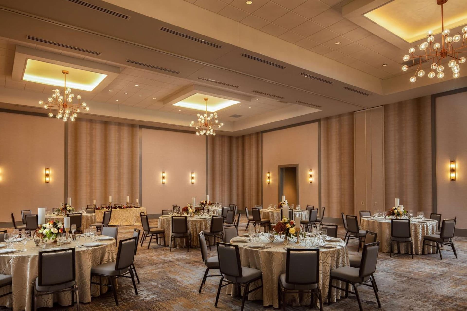 Embassy Suites by Hilton South Bend gallery photo in South Bend, IN — image 40