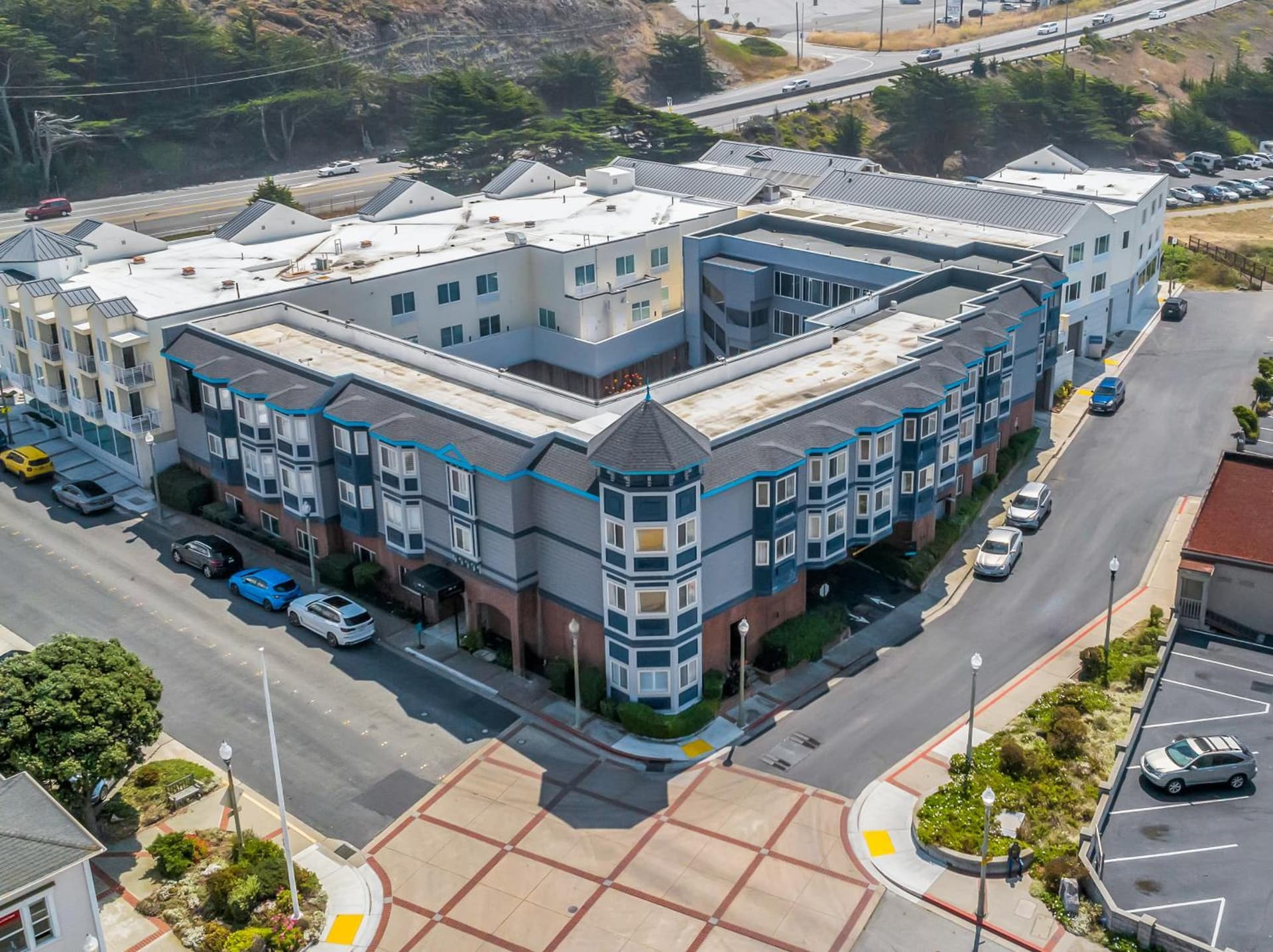 Inn at Rockaway San Francisco Pacifica interior in Pacifica, CA — gallery photo 2