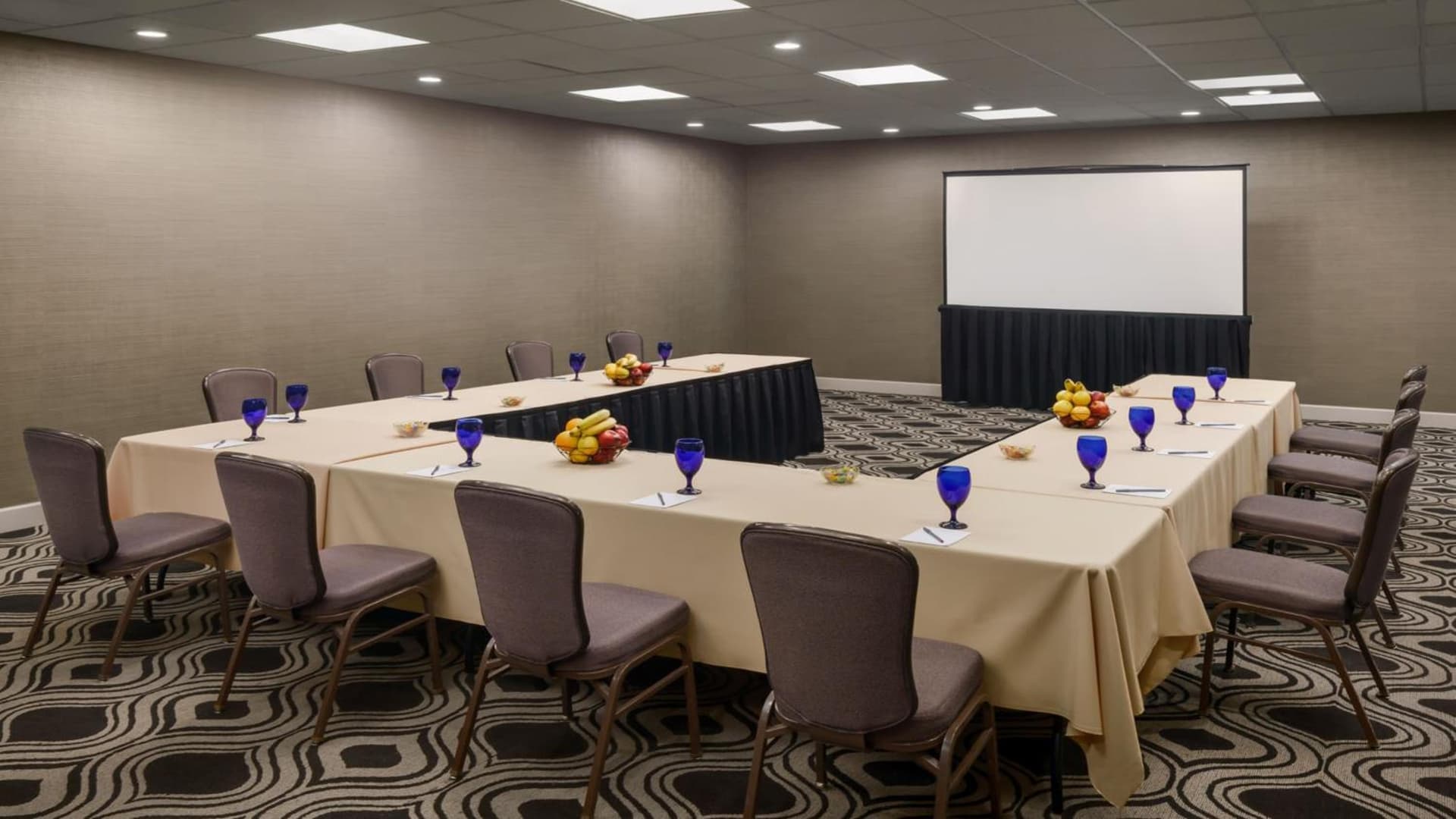 Crowne Plaza Phoenix Airport - PHX by IHG interior in Phoenix, AZ — gallery photo 2