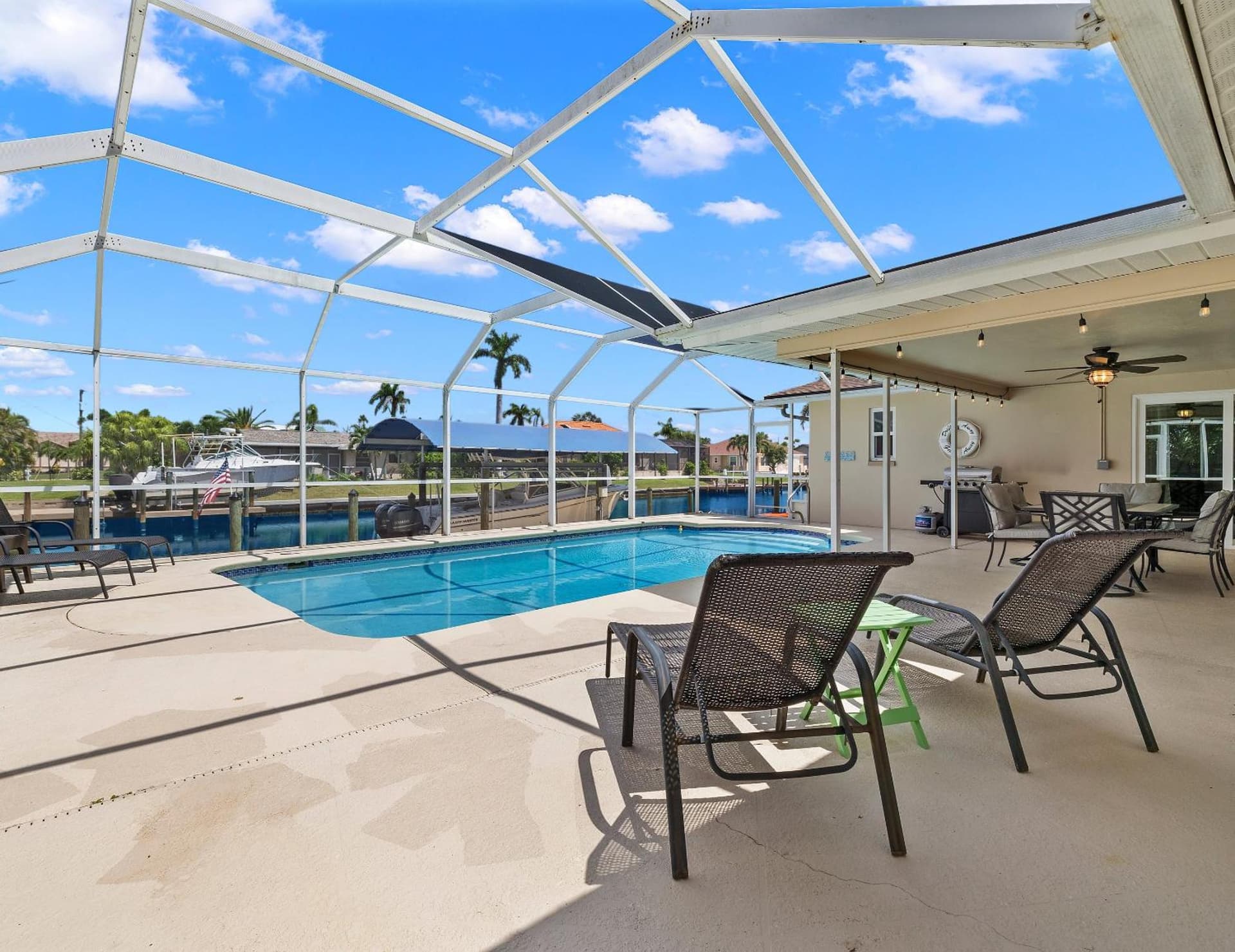 Drift Away interior in Cape Coral, FL — gallery photo 2