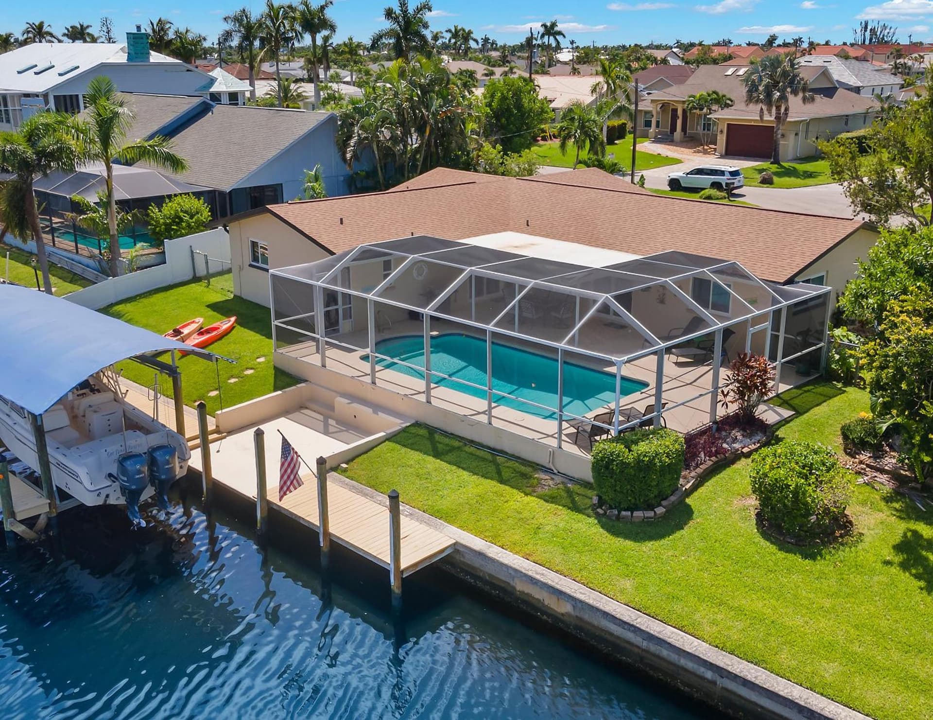 Drift Away interior in Cape Coral, FL — gallery photo 2
