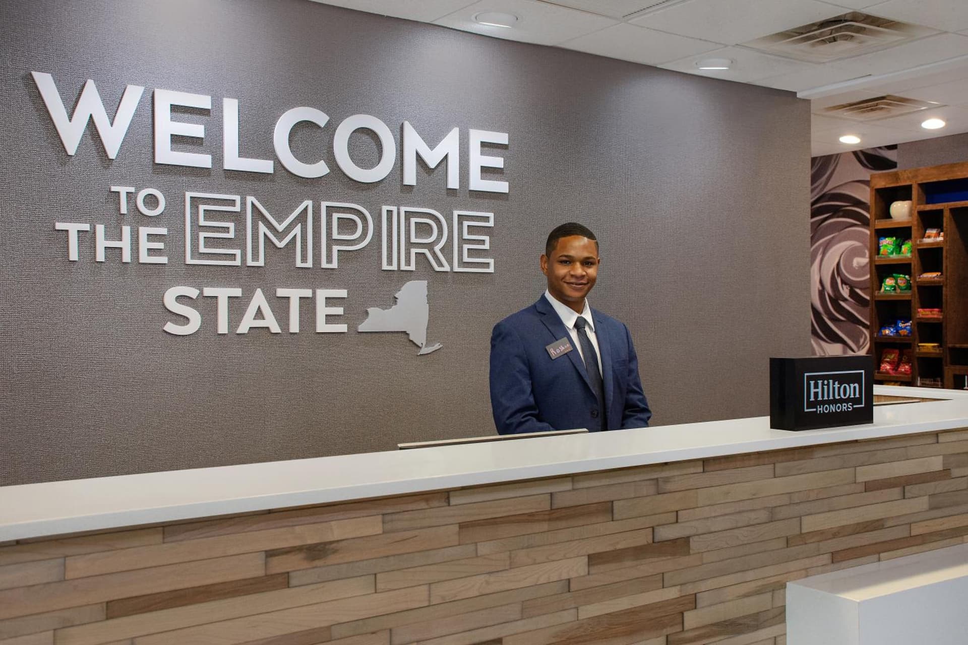 Hampton Inn & Suites Yonkers interior in Yonkers, NY — gallery photo 2