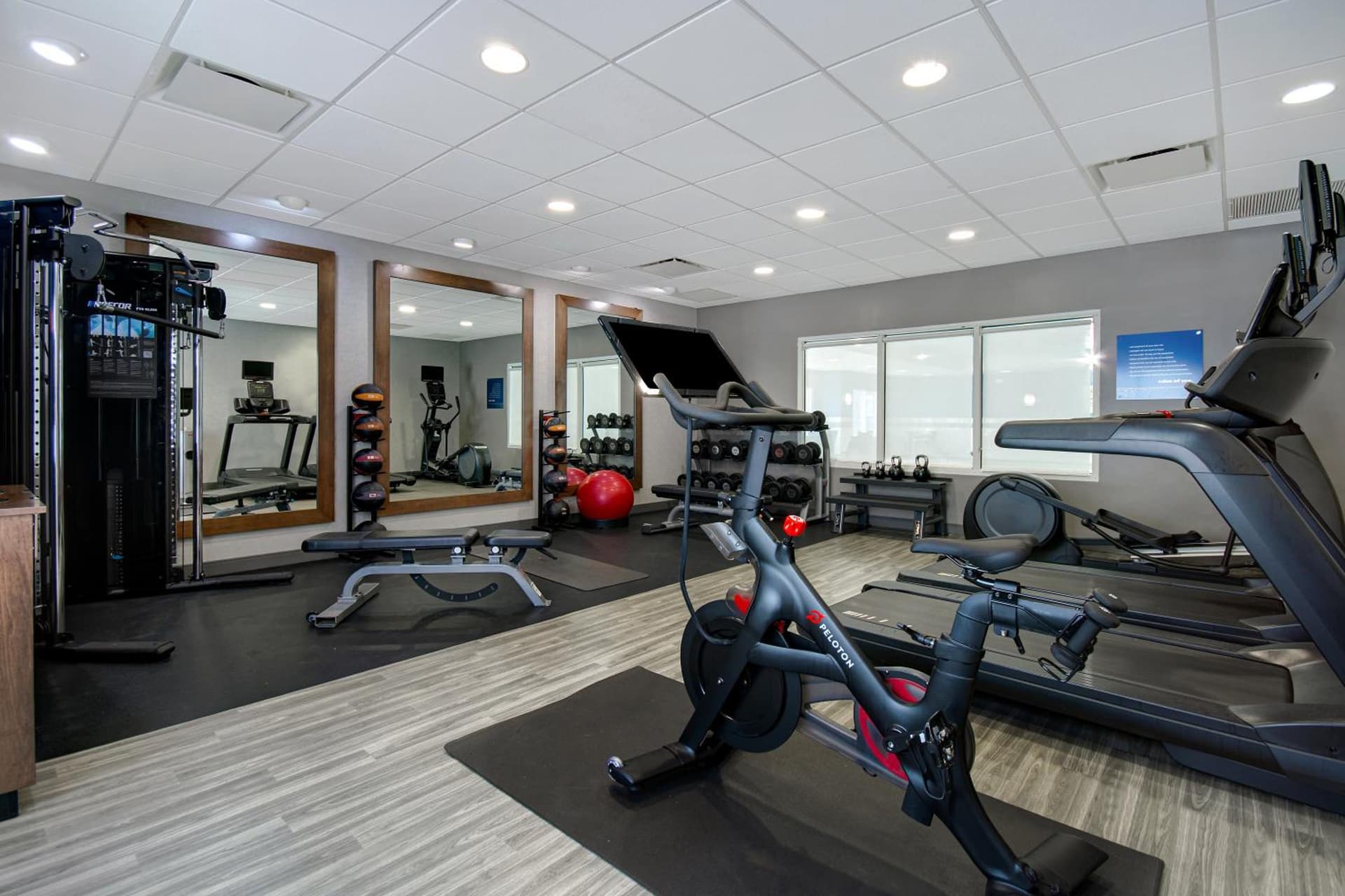 Hampton Inn & Suites Yonkers gallery photo in Yonkers, NY — image 21