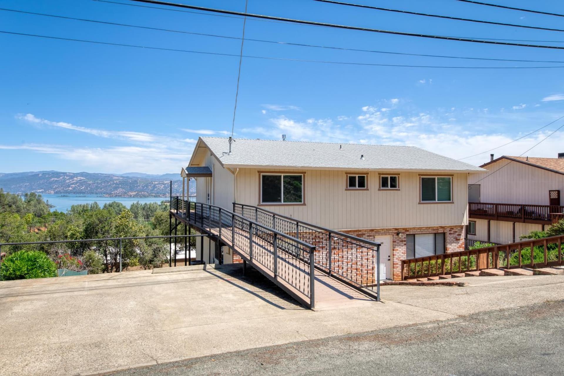 Stylish & Cozy ~ Stunning Lake Views ~ Royal Beds featured exterior or lobby in Kelseyville, CA — similar hotel