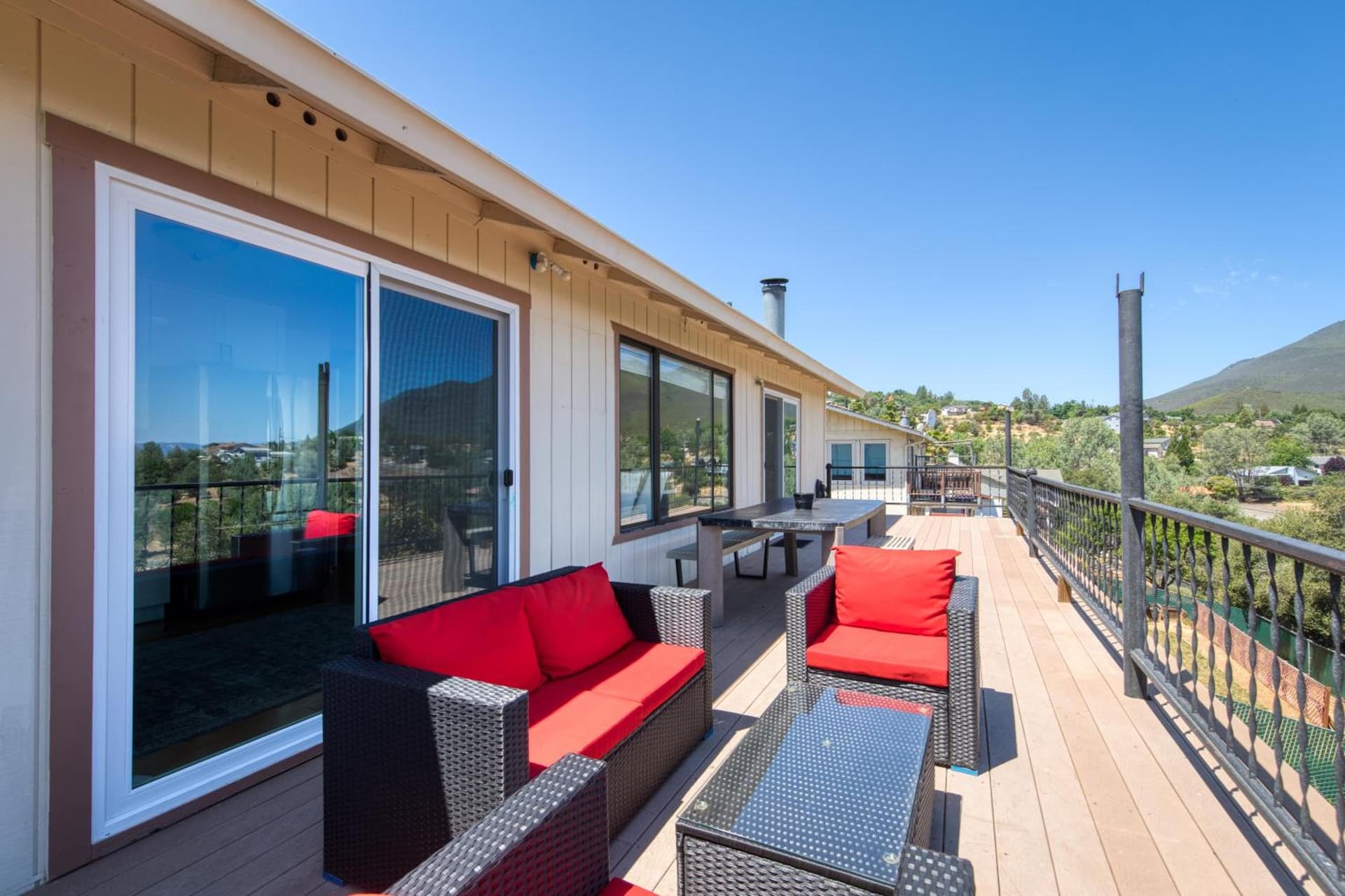 Stylish & Cozy ~ Stunning Lake Views ~ Royal Beds property views in Kelseyville, CA — gallery photo 3