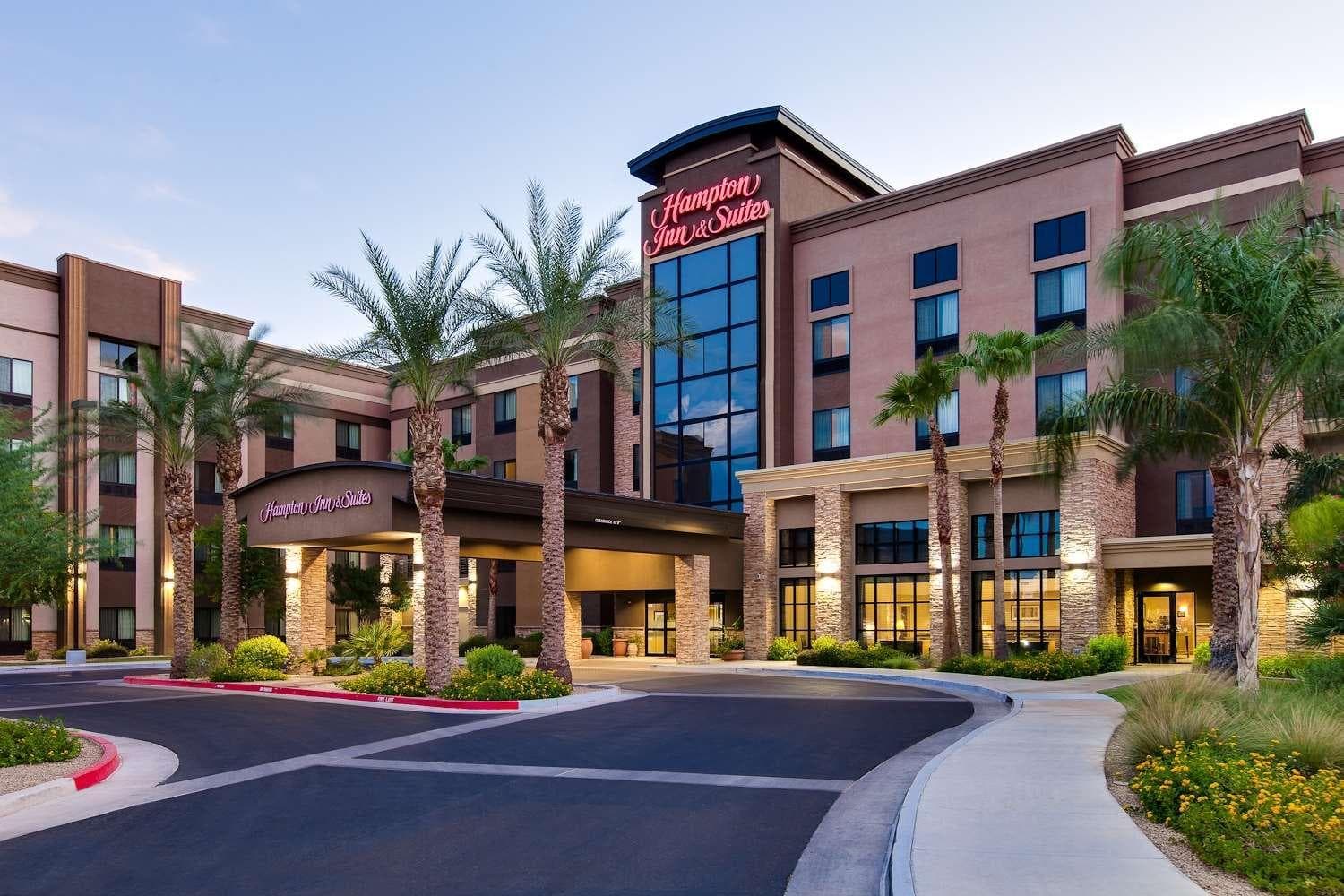 Hampton Inn & Suites Phoenix Glendale-Westgate interior in Glendale, AZ — gallery photo 2