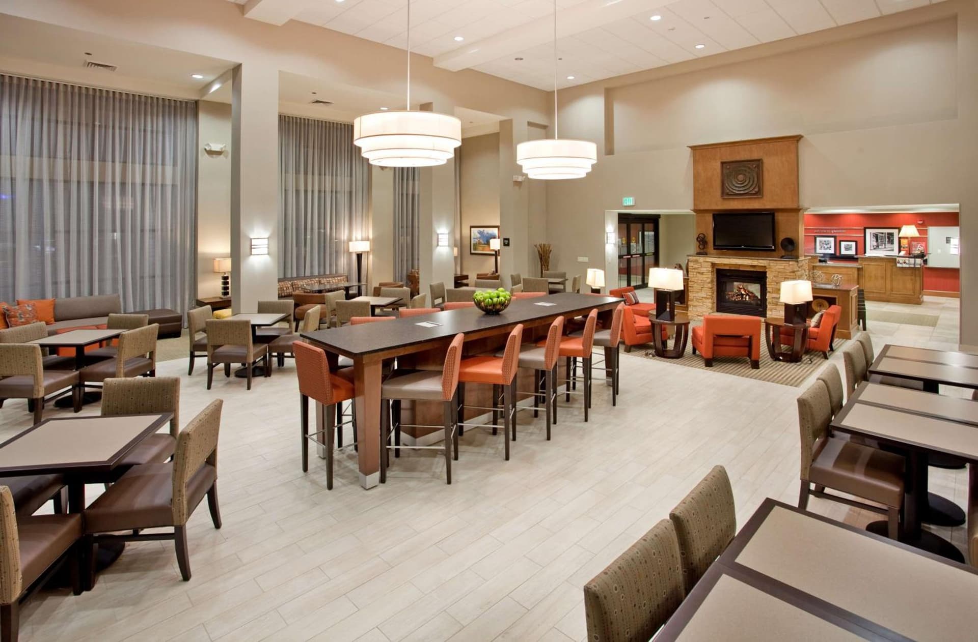 Hampton Inn & Suites Phoenix Glendale-Westgate gallery photo in Glendale, AZ — image 26