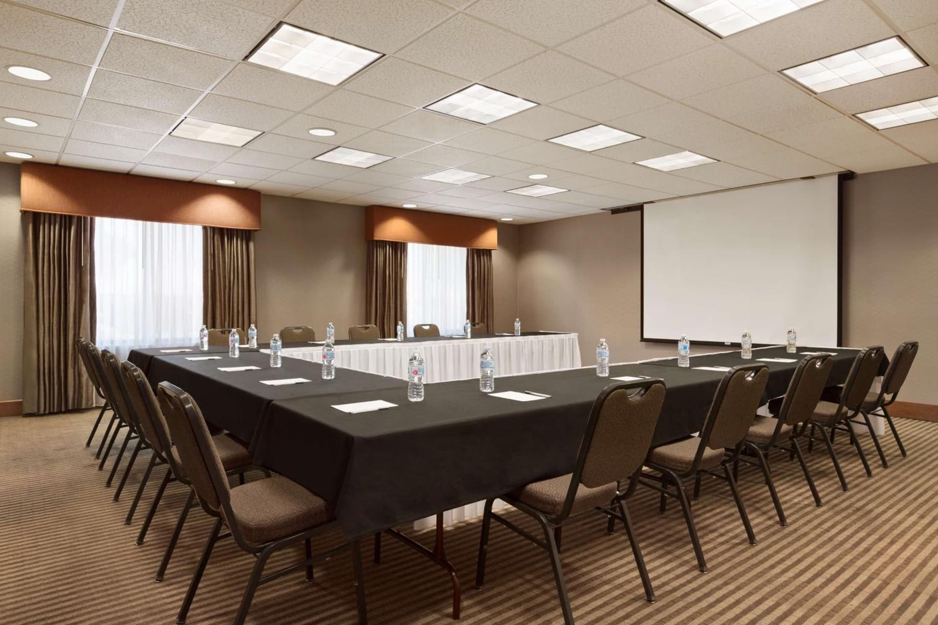 Hampton Inn & Suites Phoenix Glendale-Westgate gallery photo in Glendale, AZ — image 23