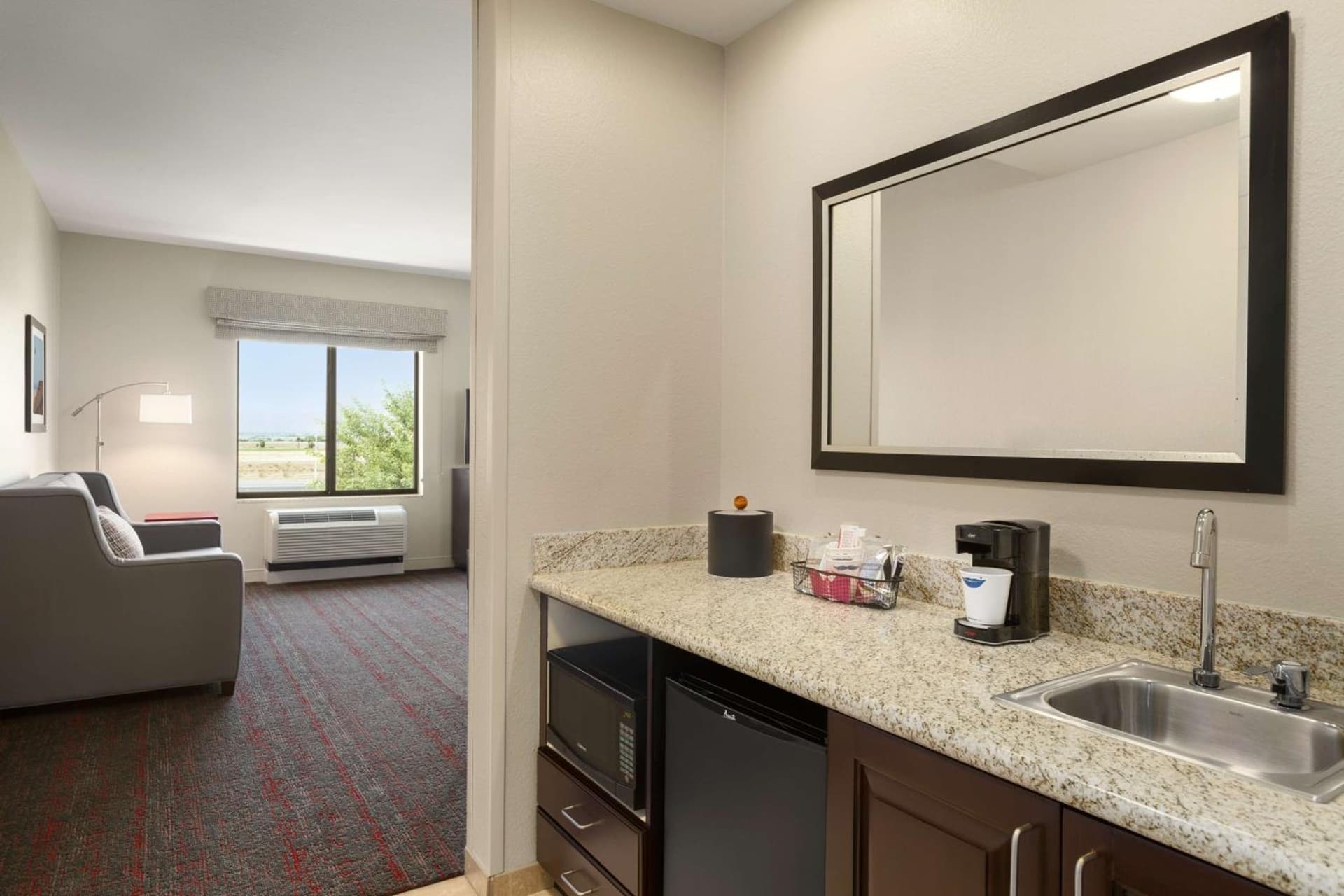 Hampton Inn & Suites Phoenix Glendale-Westgate gallery photo in Glendale, AZ — image 32