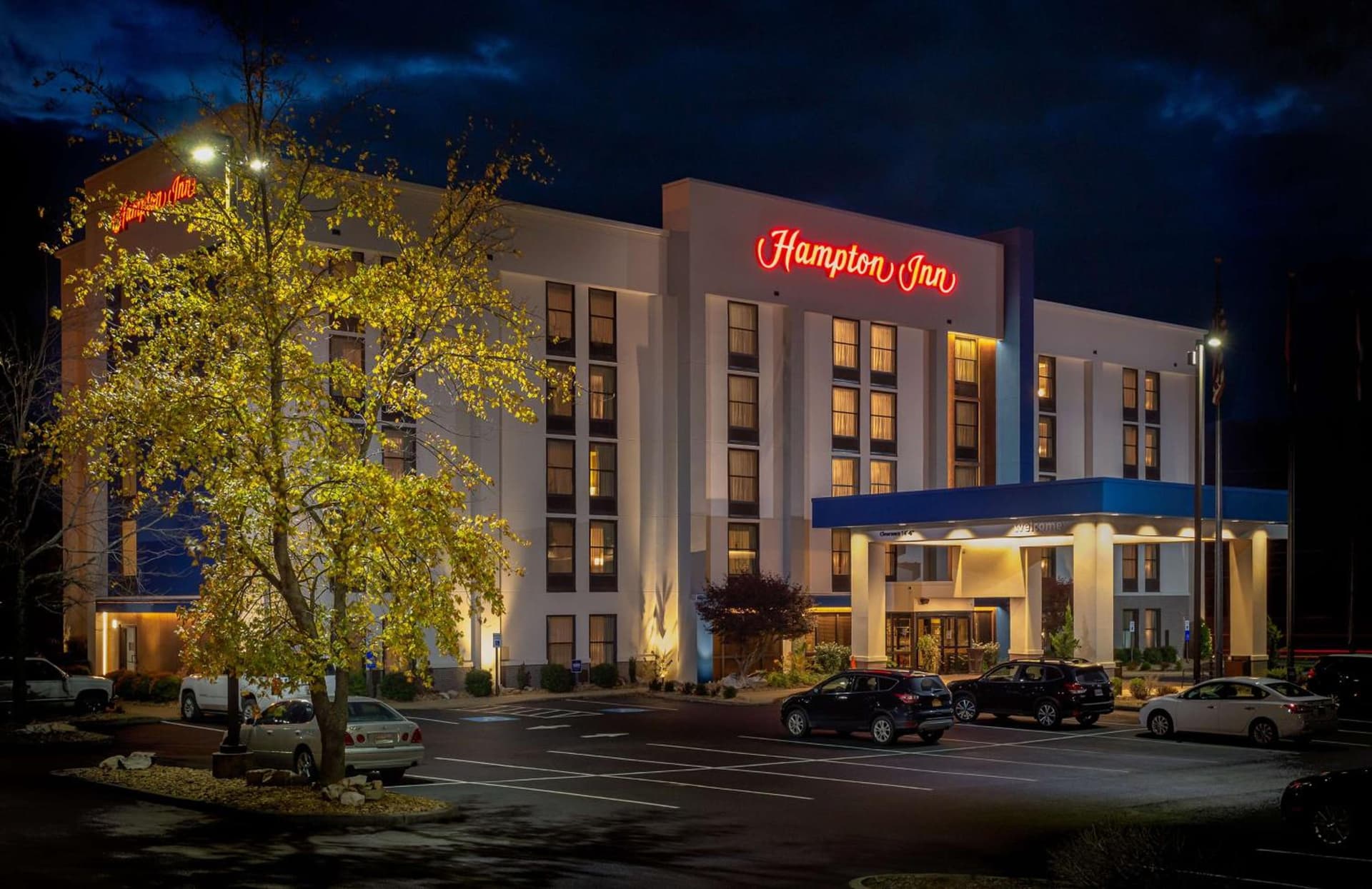 Hampton Inn Bristol interior in Bristol, TN — gallery photo 2