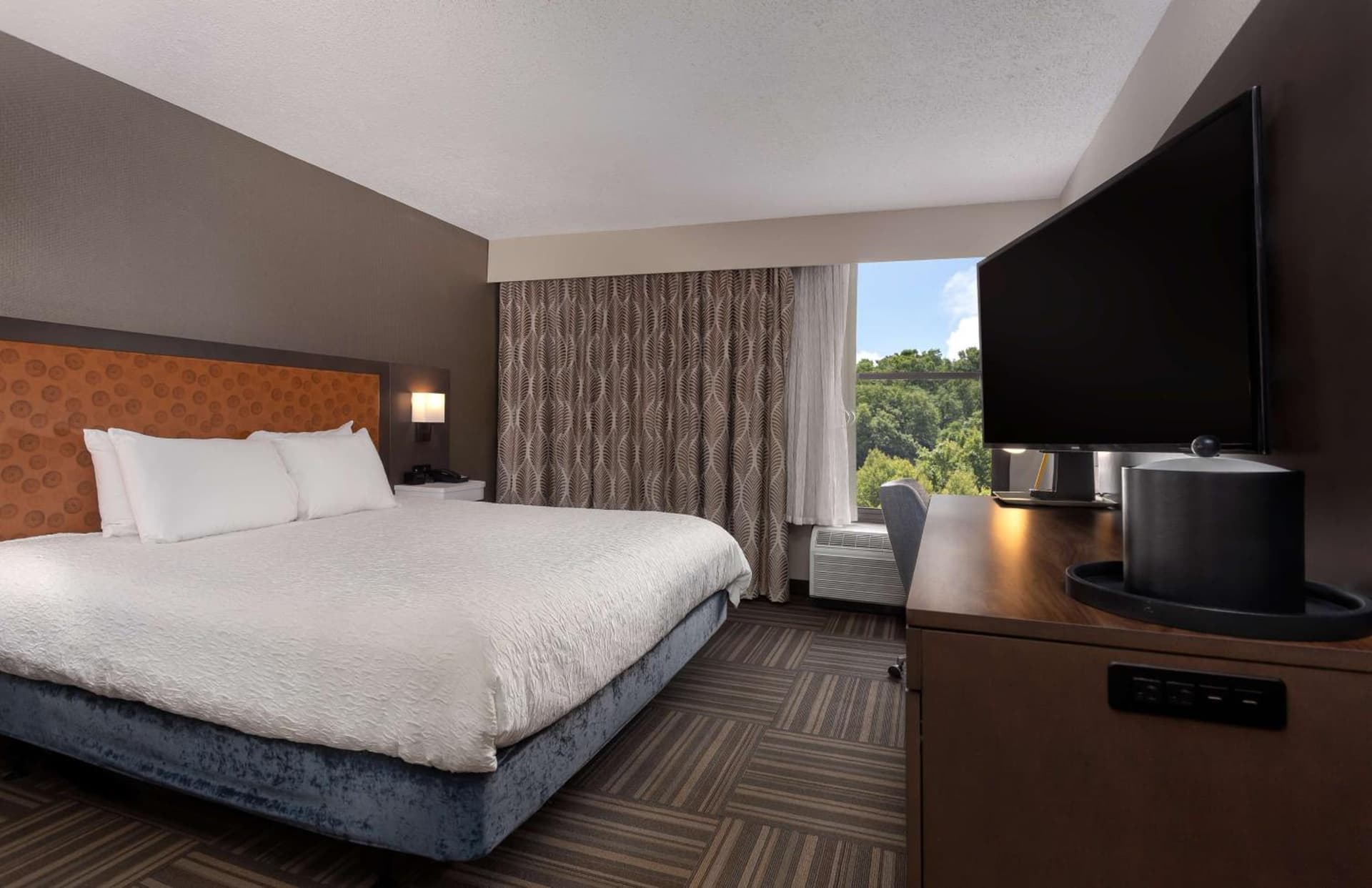 Hampton Inn Bristol gallery photo in Bristol, TN — image 20