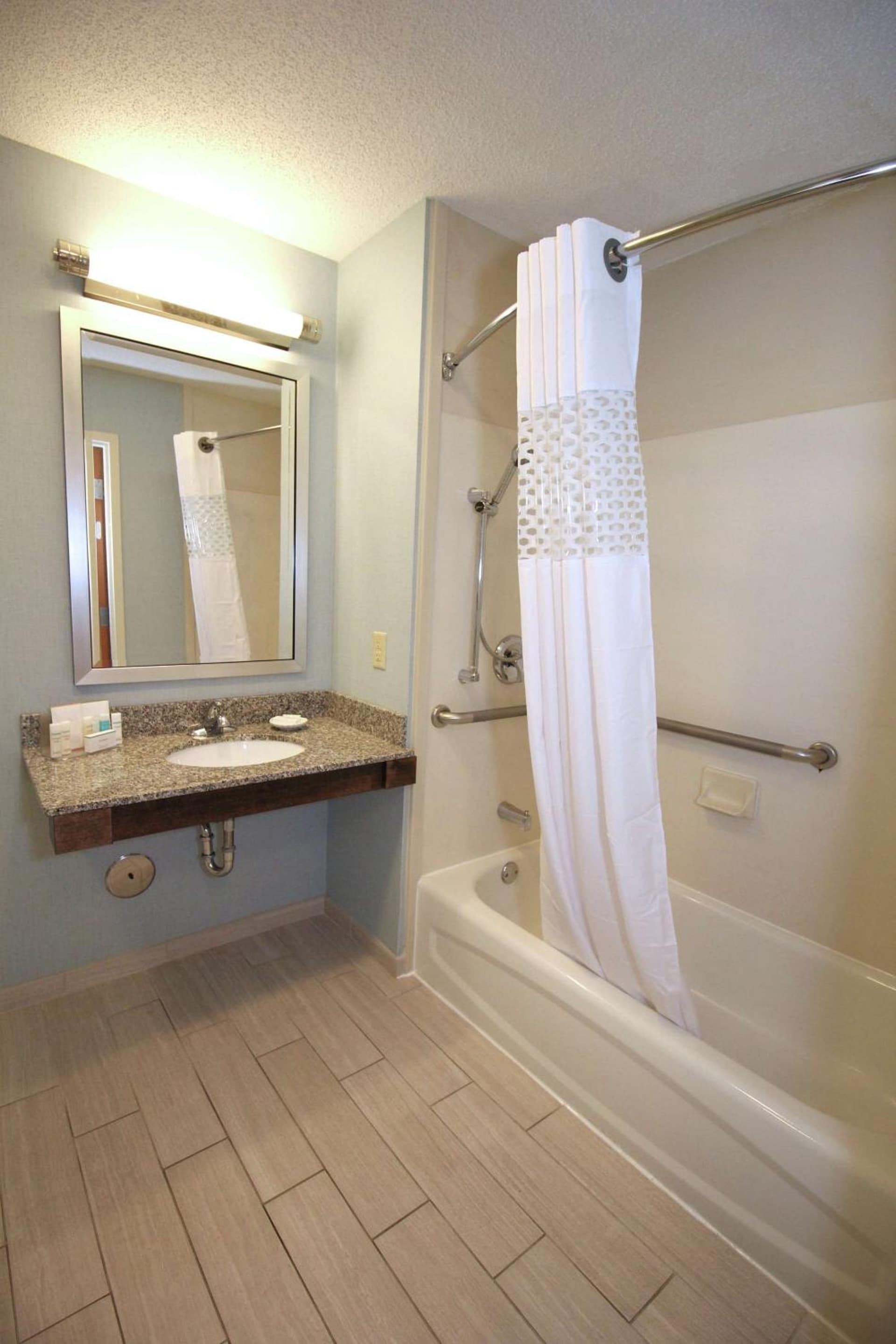 Hampton Inn Sandusky-Central gallery photo in Sandusky, OH — image 12
