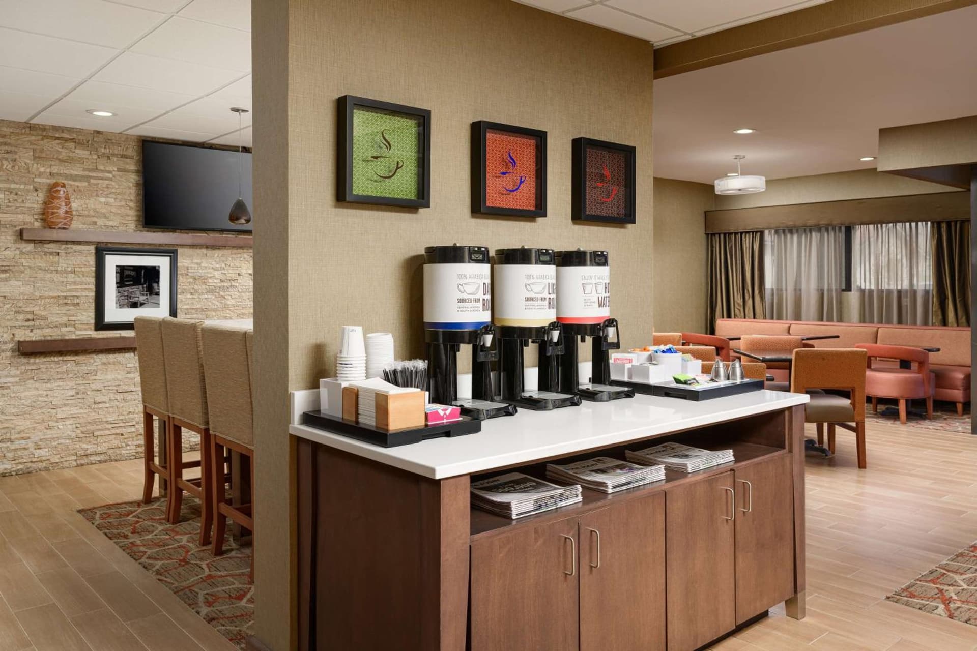 Hampton Inn Oak Ridge Knoxville interior in Oak Ridge, TN — gallery photo 2