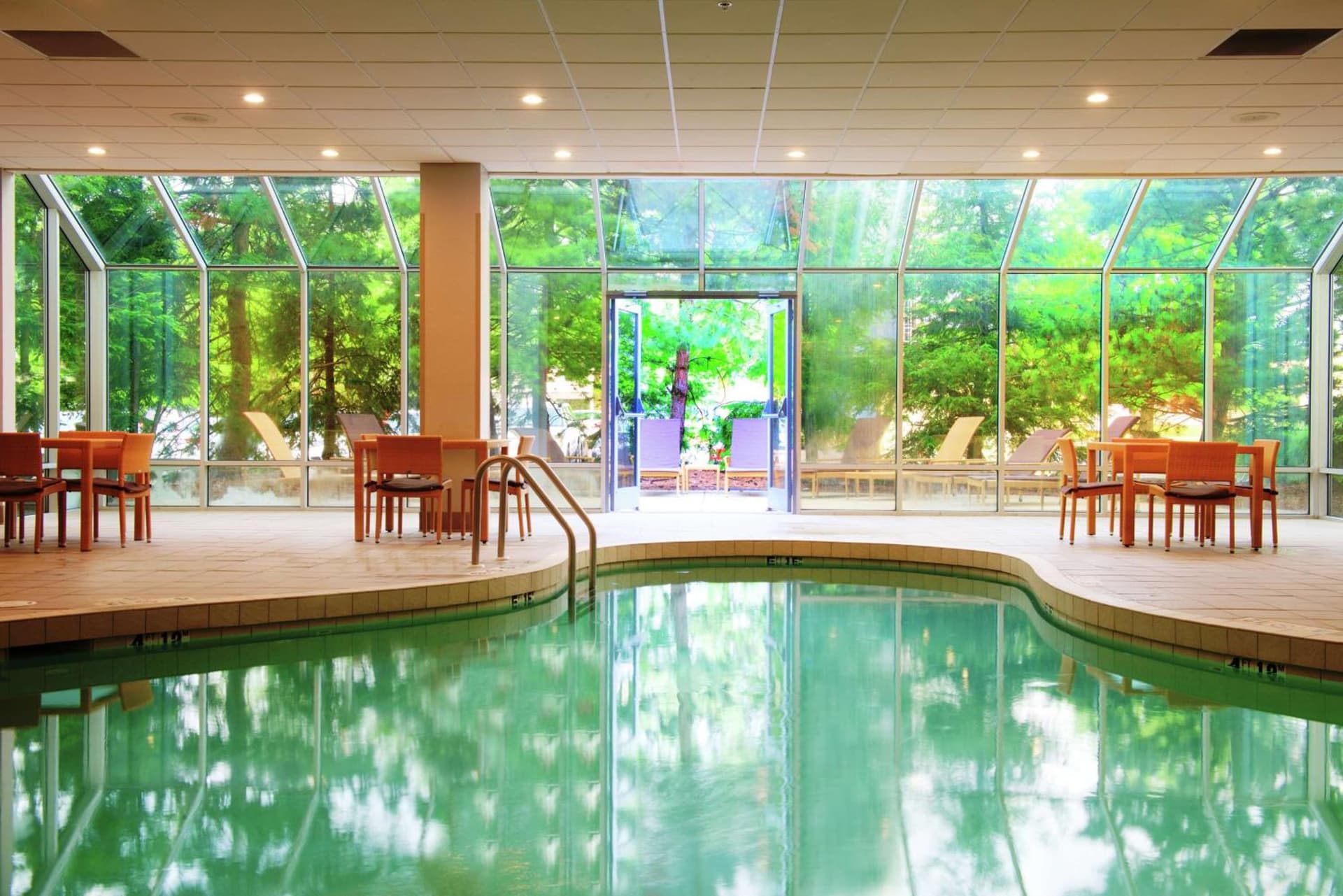 Embassy Suites by Hilton Cincinnati Northeast - Blue Ash gallery photo in Blue Ash, OH — image 9