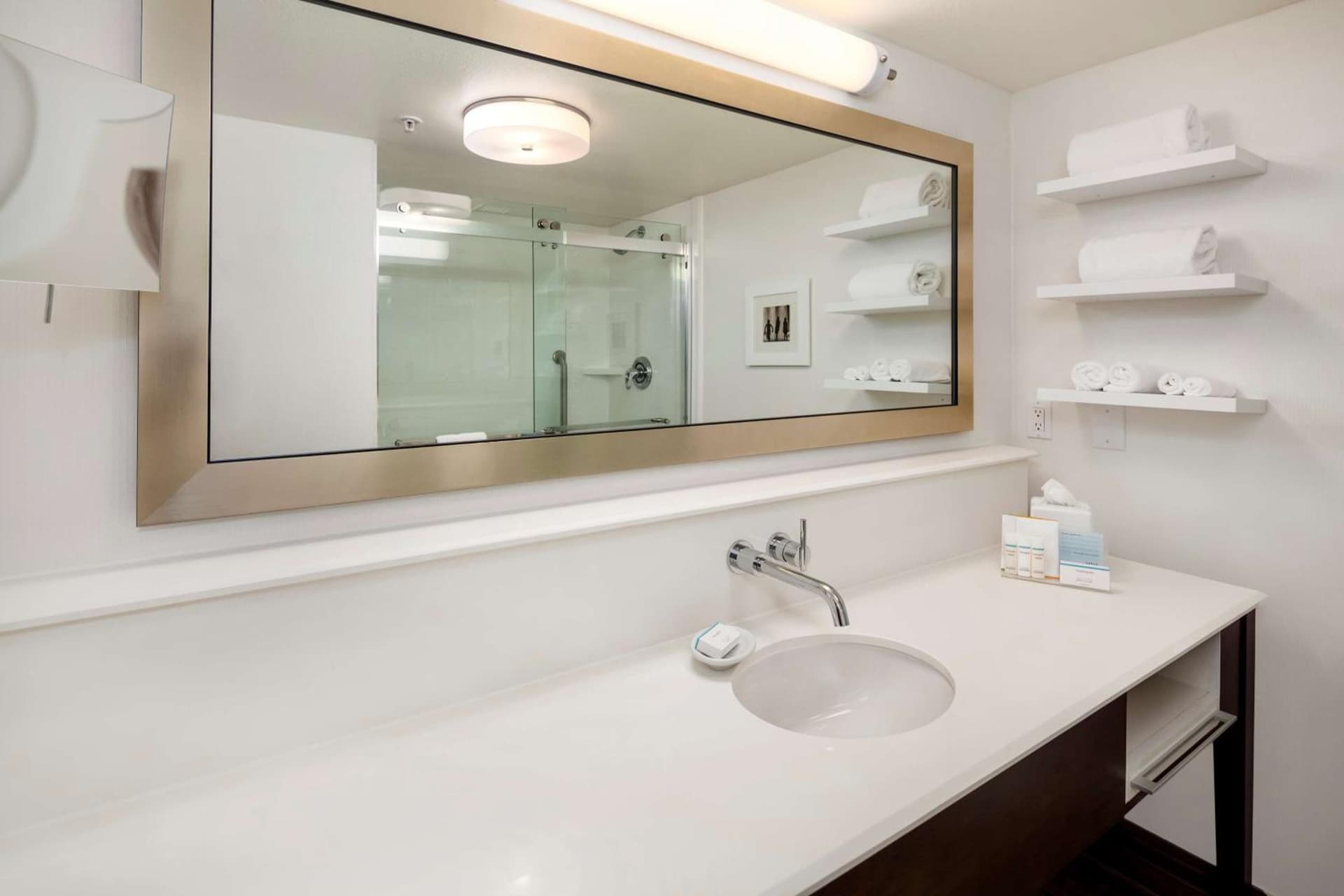 Hampton Inn & Suites Seattle North/Lynnwood gallery photo in Lynnwood, WA — image 23
