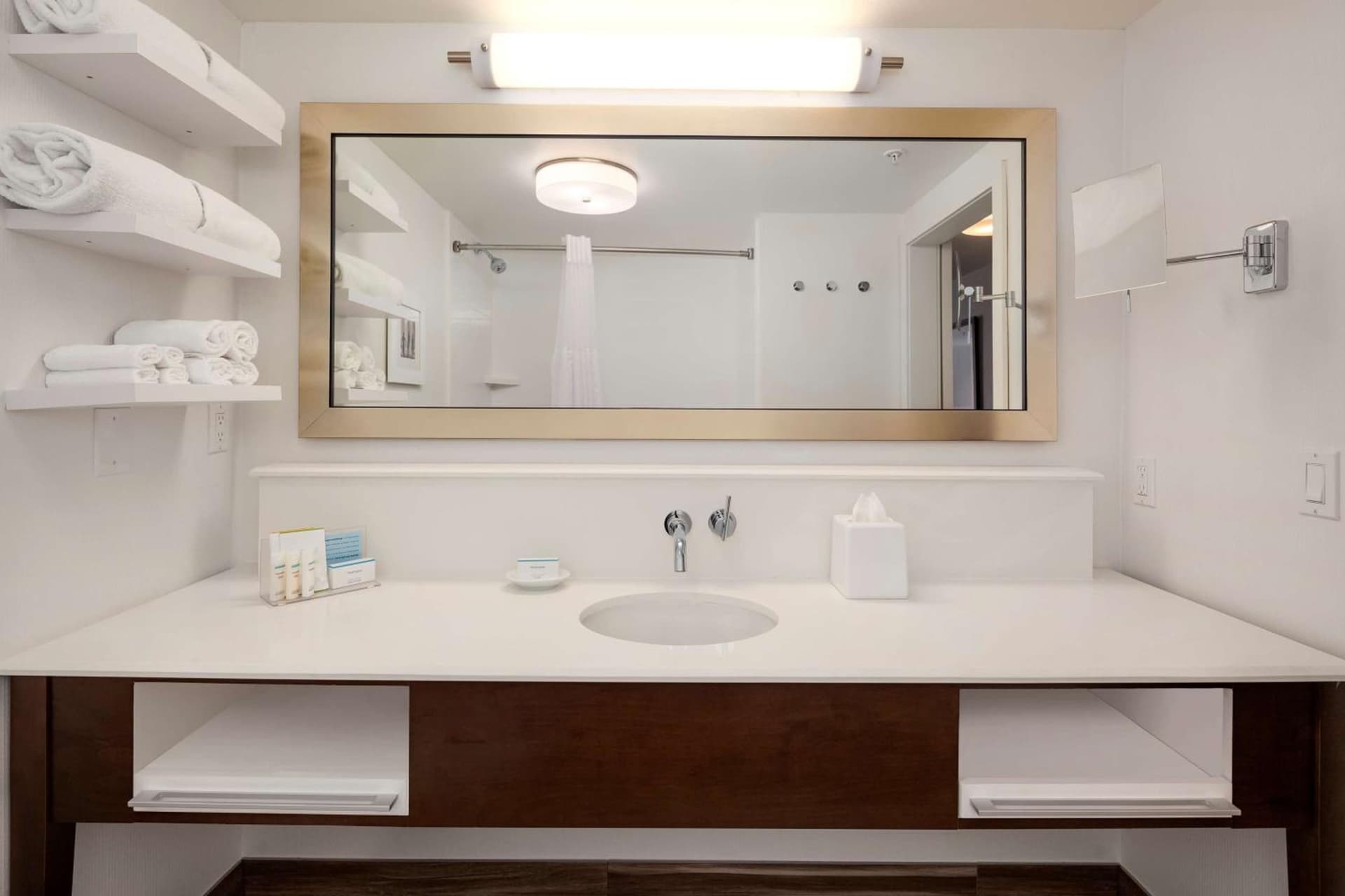 Hampton Inn & Suites Seattle North/Lynnwood gallery photo in Lynnwood, WA — image 7