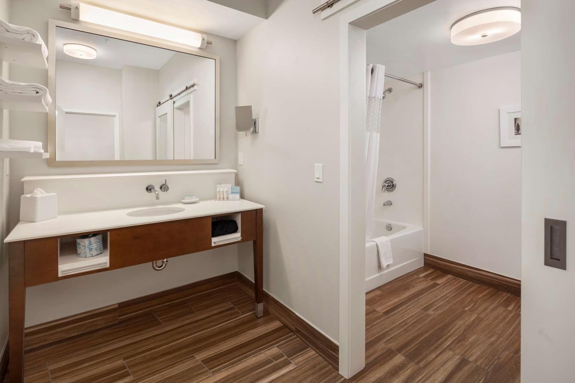 Hampton Inn & Suites Seattle North/Lynnwood gallery photo in Lynnwood, WA — image 9