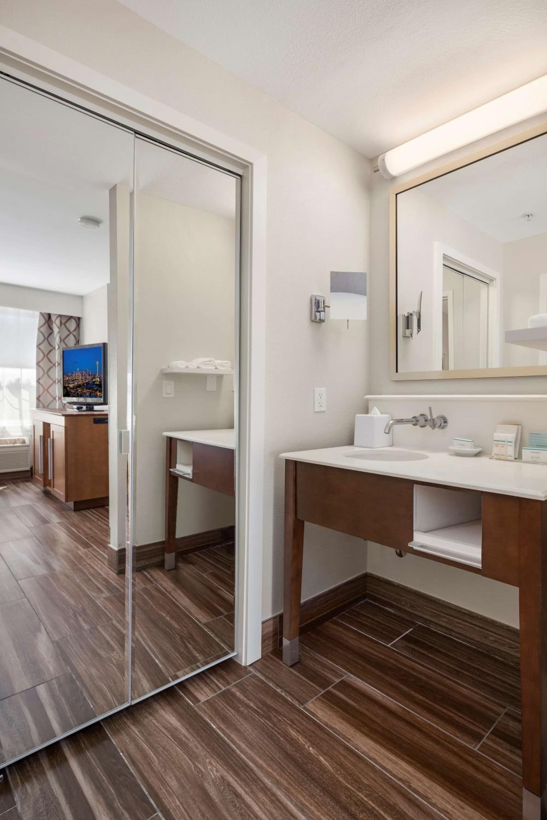 Hampton Inn & Suites Seattle North/Lynnwood gallery photo in Lynnwood, WA — image 21