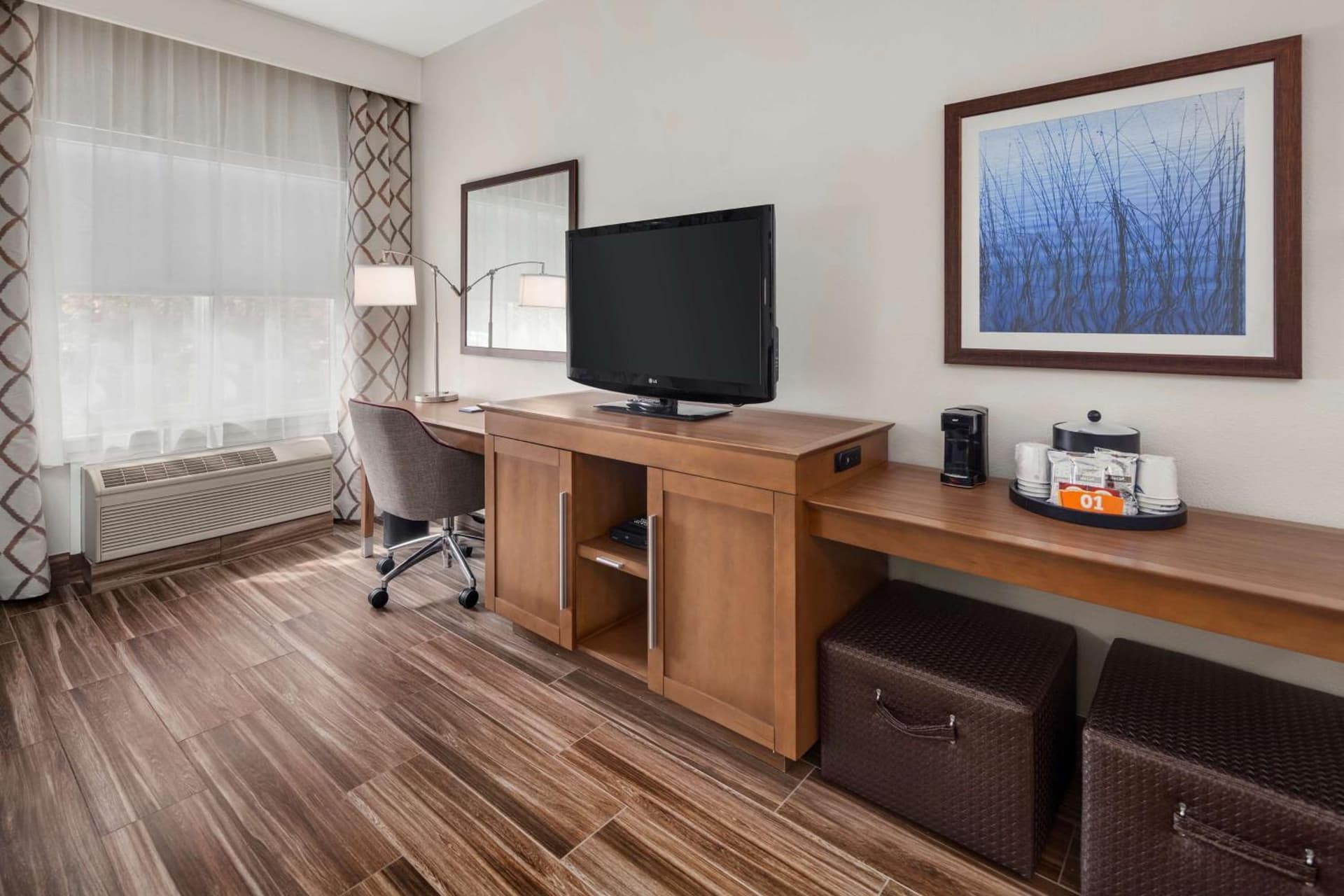Hampton Inn & Suites Seattle North/Lynnwood interior in Lynnwood, WA — gallery photo 2