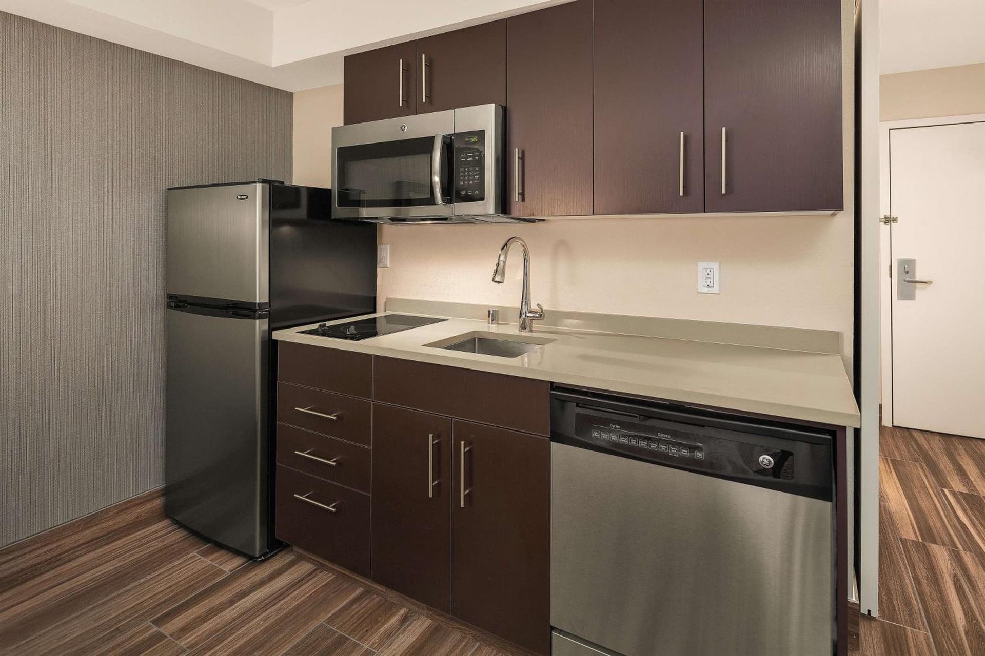Hampton Inn & Suites Seattle North/Lynnwood gallery photo in Lynnwood, WA — image 10