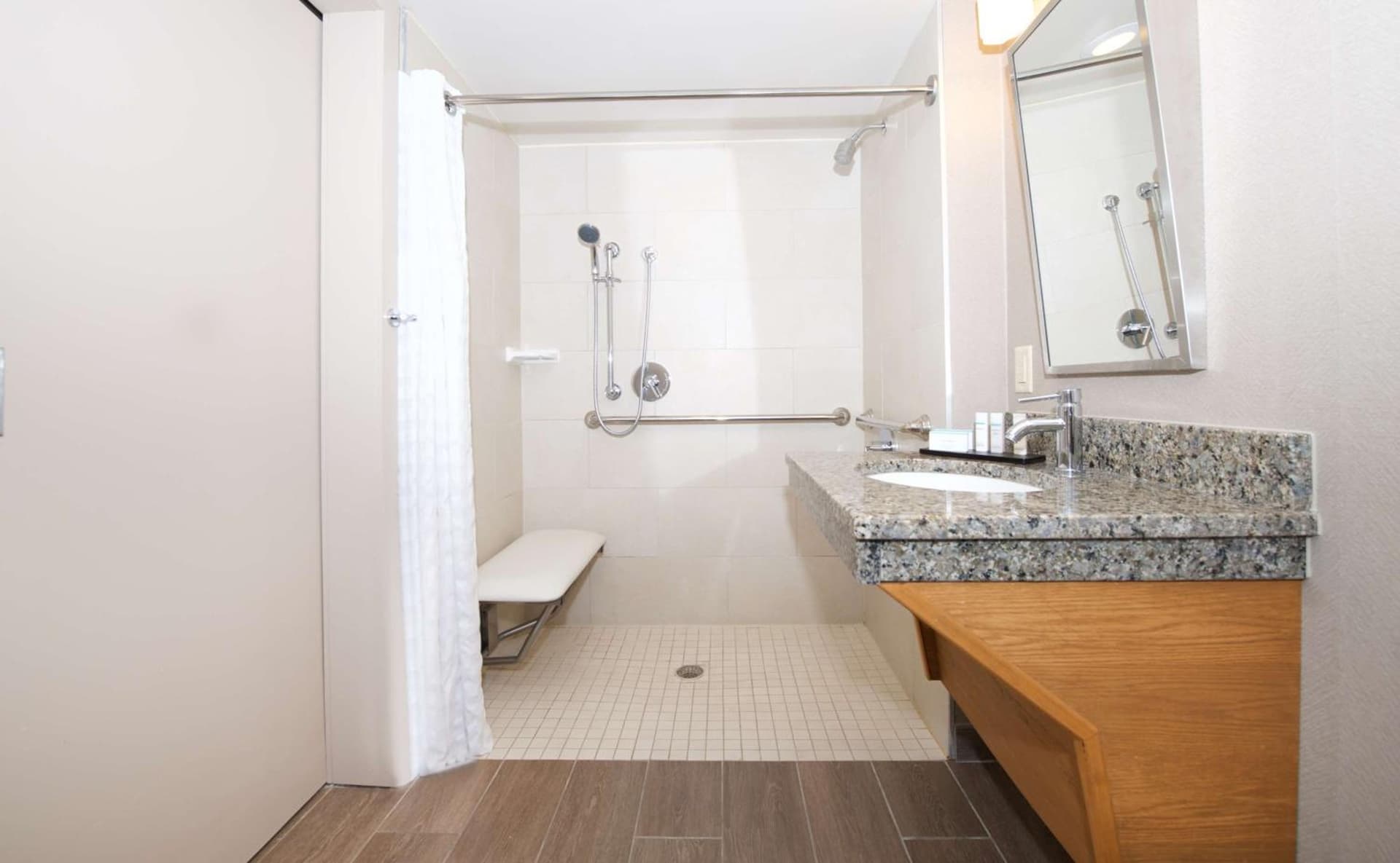 Embassy Suites by Hilton Cincinnati Northeast - Blue Ash gallery photo in Blue Ash, OH — image 41