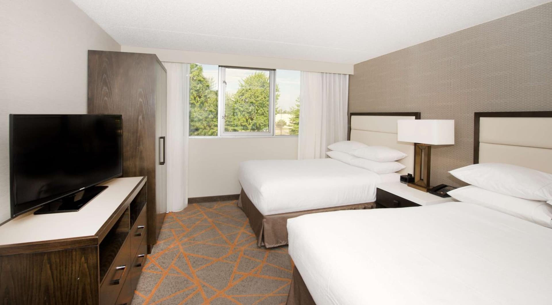 Embassy Suites by Hilton Cincinnati Northeast - Blue Ash gallery photo in Blue Ash, OH — image 12
