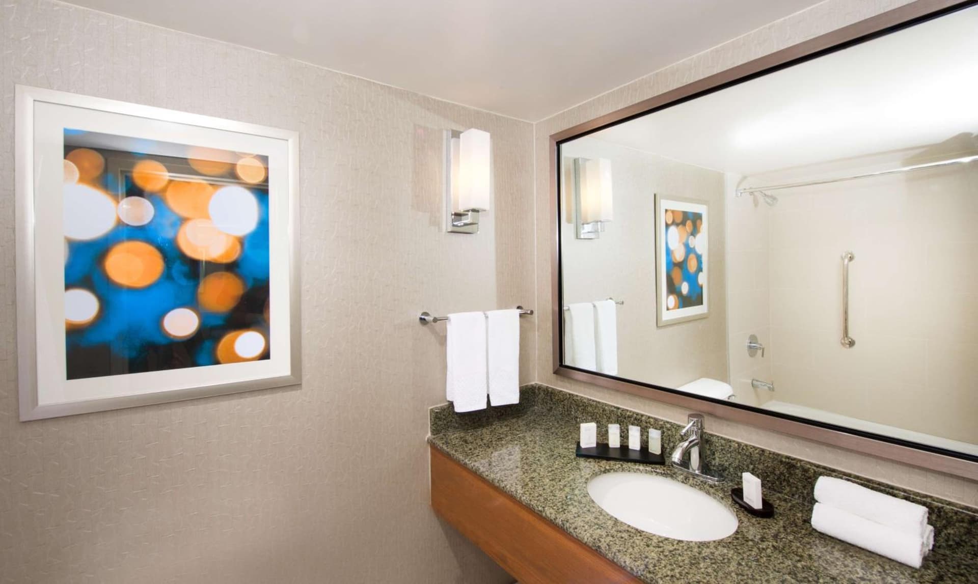 Embassy Suites by Hilton Cincinnati Northeast - Blue Ash gallery photo in Blue Ash, OH — image 5