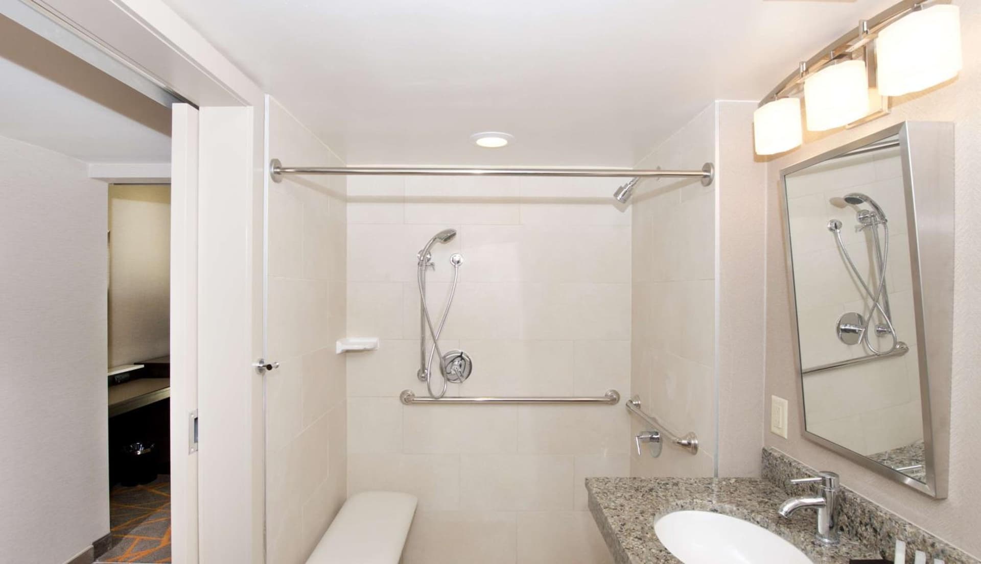 Embassy Suites by Hilton Cincinnati Northeast - Blue Ash gallery photo in Blue Ash, OH — image 32