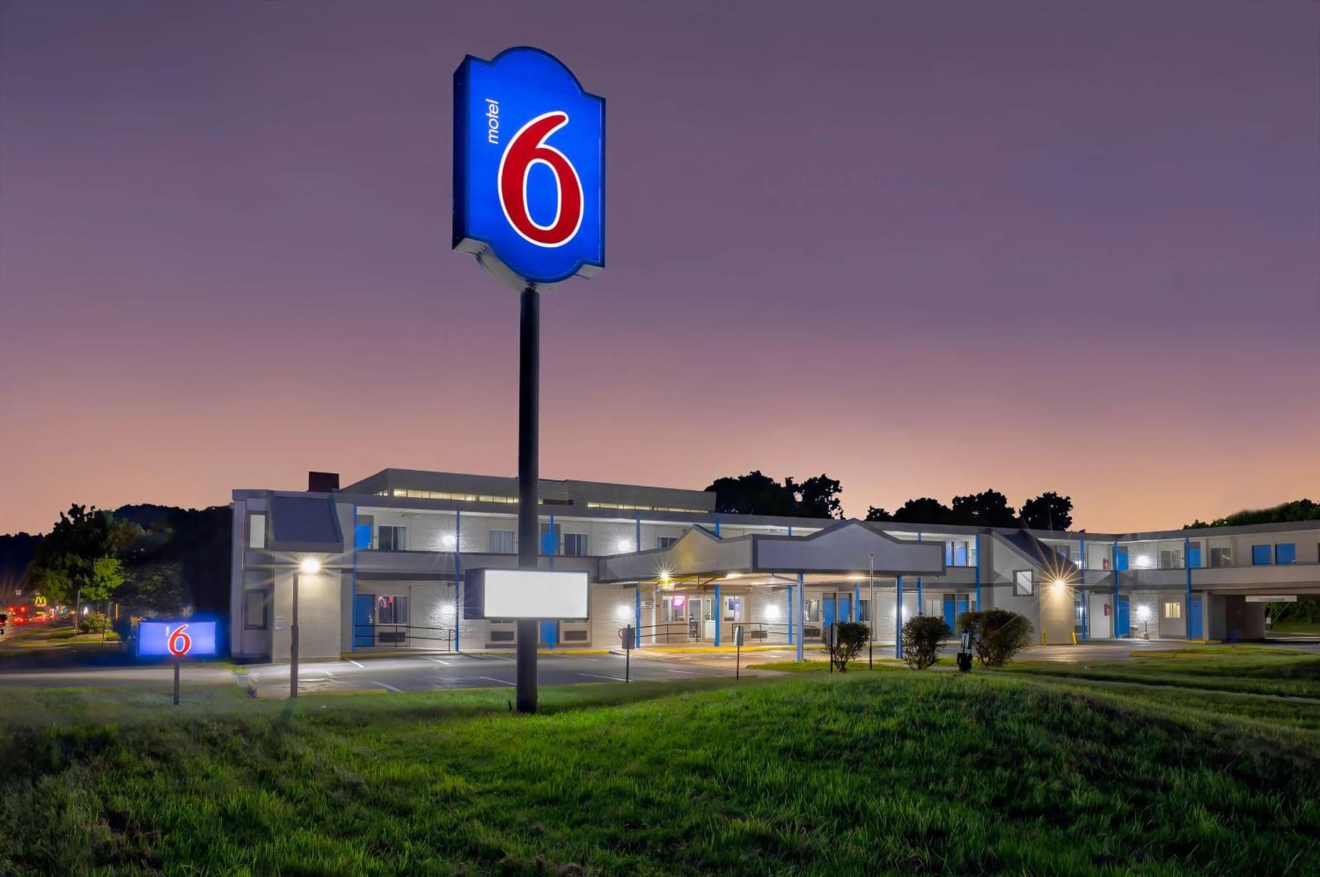 Motel 6 Harrisburg PA Near PA Expo Center featured exterior or lobby in Harrisburg, PA — similar hotel