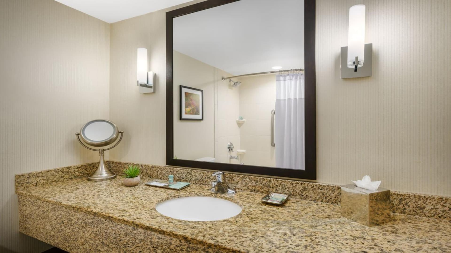 Crowne Plaza Phoenix Airport - PHX by IHG gallery photo in Phoenix, AZ — image 53